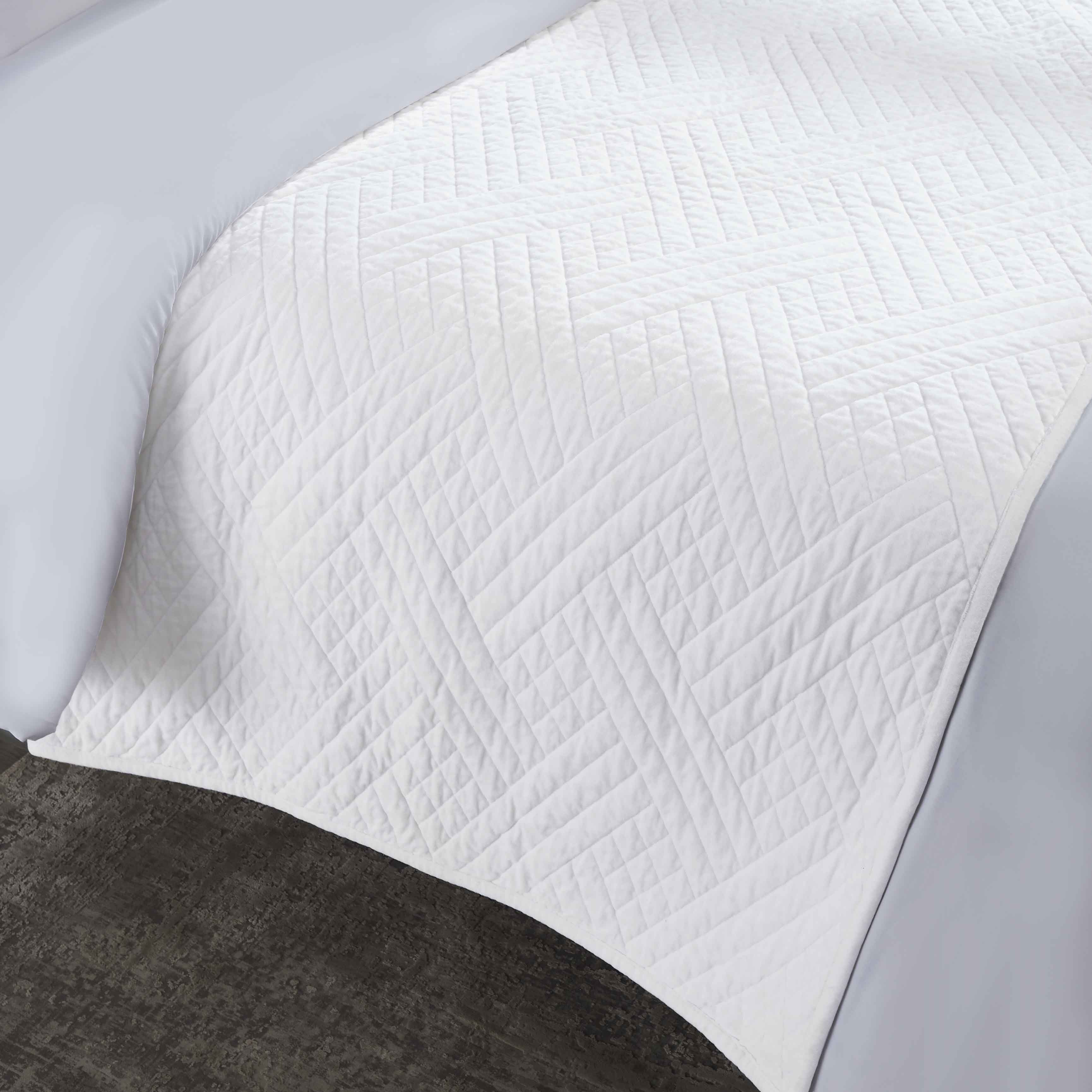 Karina Cotton Velvet Lightweight Quilt and Sham Set - Soft Bedding for All Seasons | Perfect for Bedroom, Guest Room & Dorm Decor