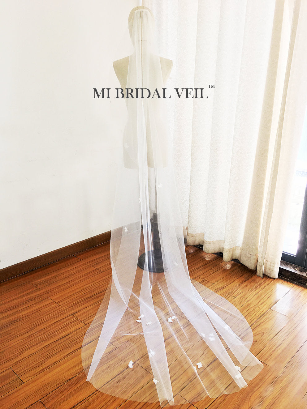 Elegant Wedding Veil with Flower - Chapel Length Boho Bridal Veil | Soft Tulle Beach Wedding Accessory for Bride | Perfect for Boho, Beach and Chapel Weddings