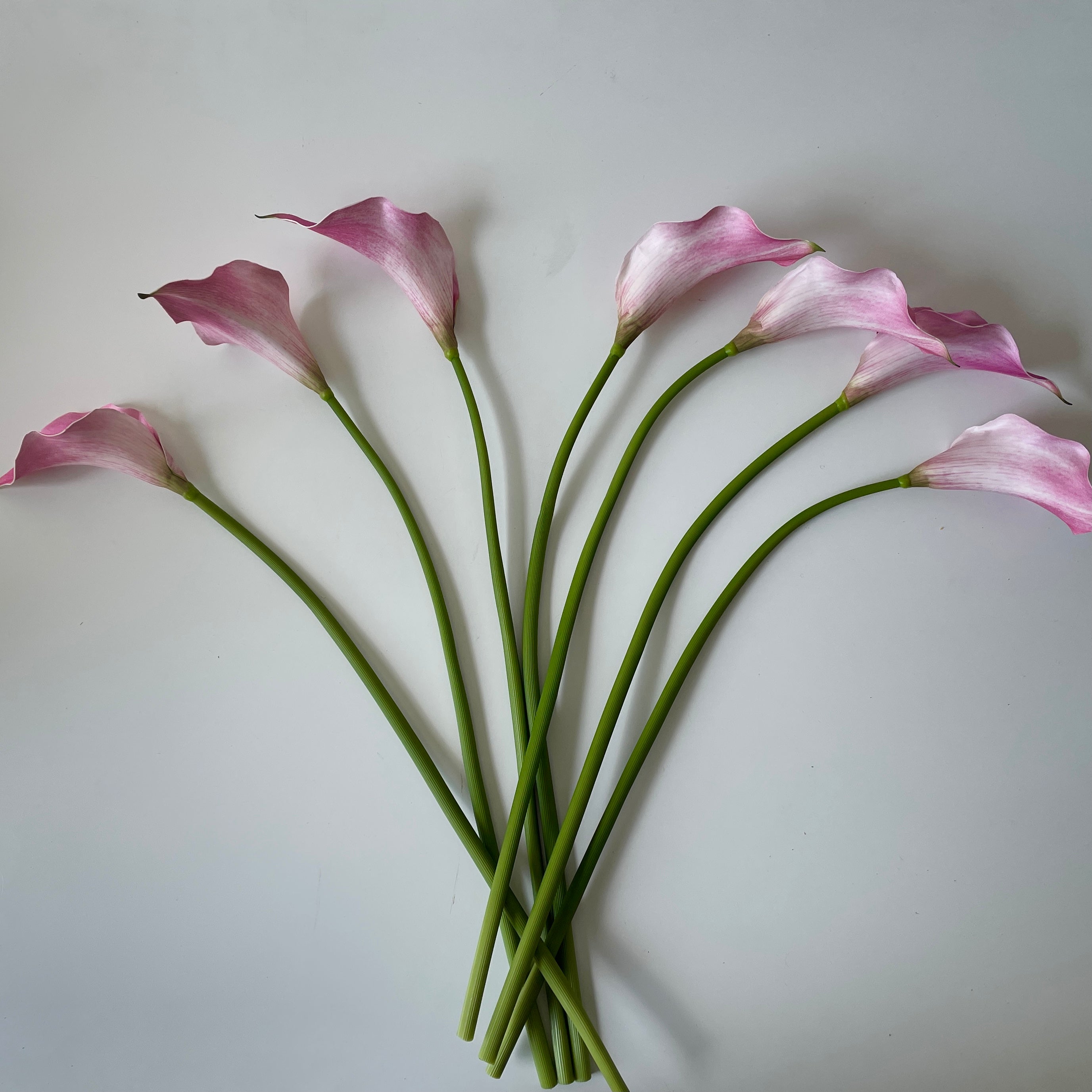 Artificial Pink Lilies - 7 Stems Silk Flowers for Home Decor, Wedding Centerpieces & Floral Arrangements | Elegant Fake Flowers for Vases, Tables & Events