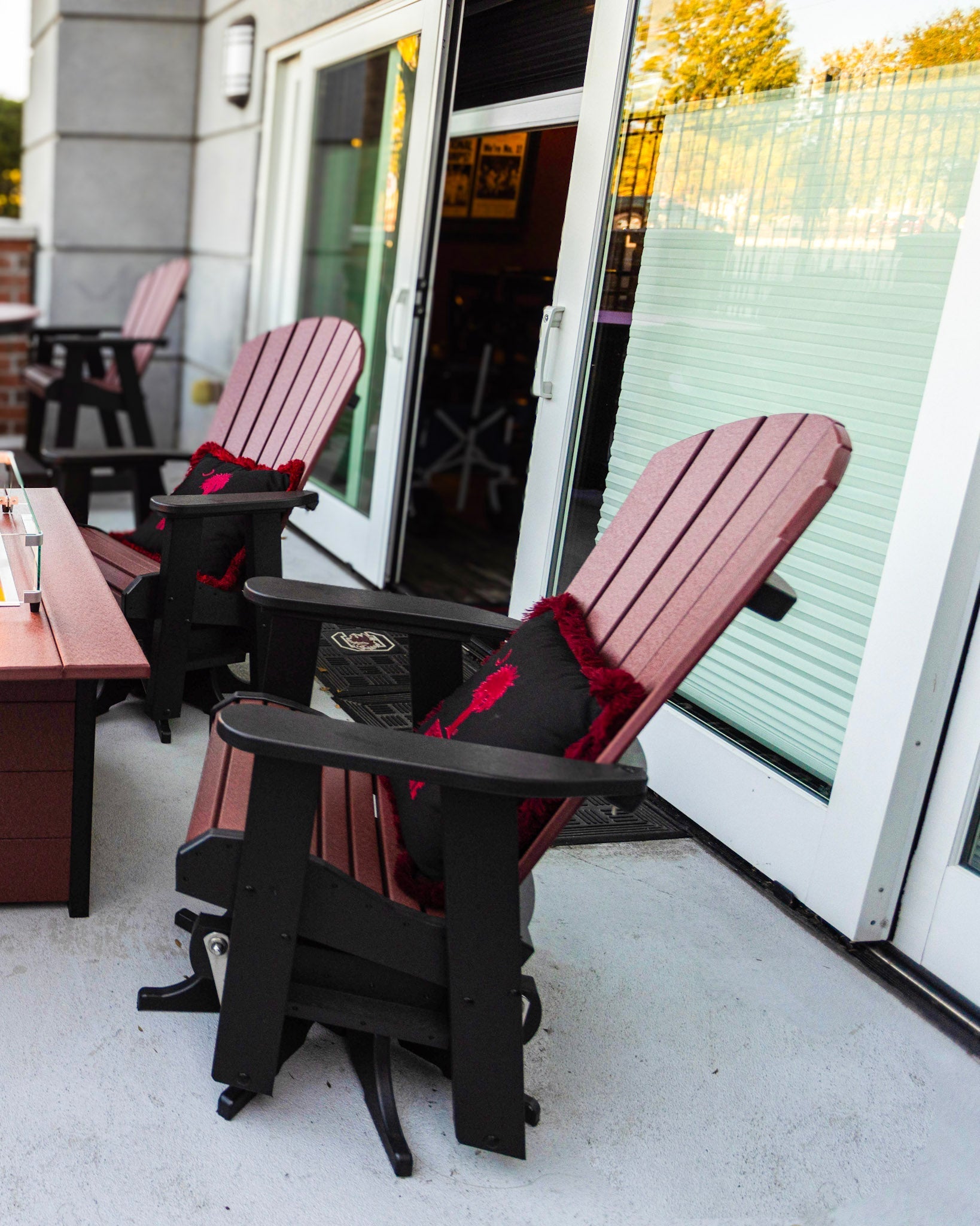 Fanback Swivel Gliders & Oval Side Table Set with 2 Fringe Pillows | Garnet & Black Collection | Patio, Garden & Outdoor Lounge Furniture for Relaxation