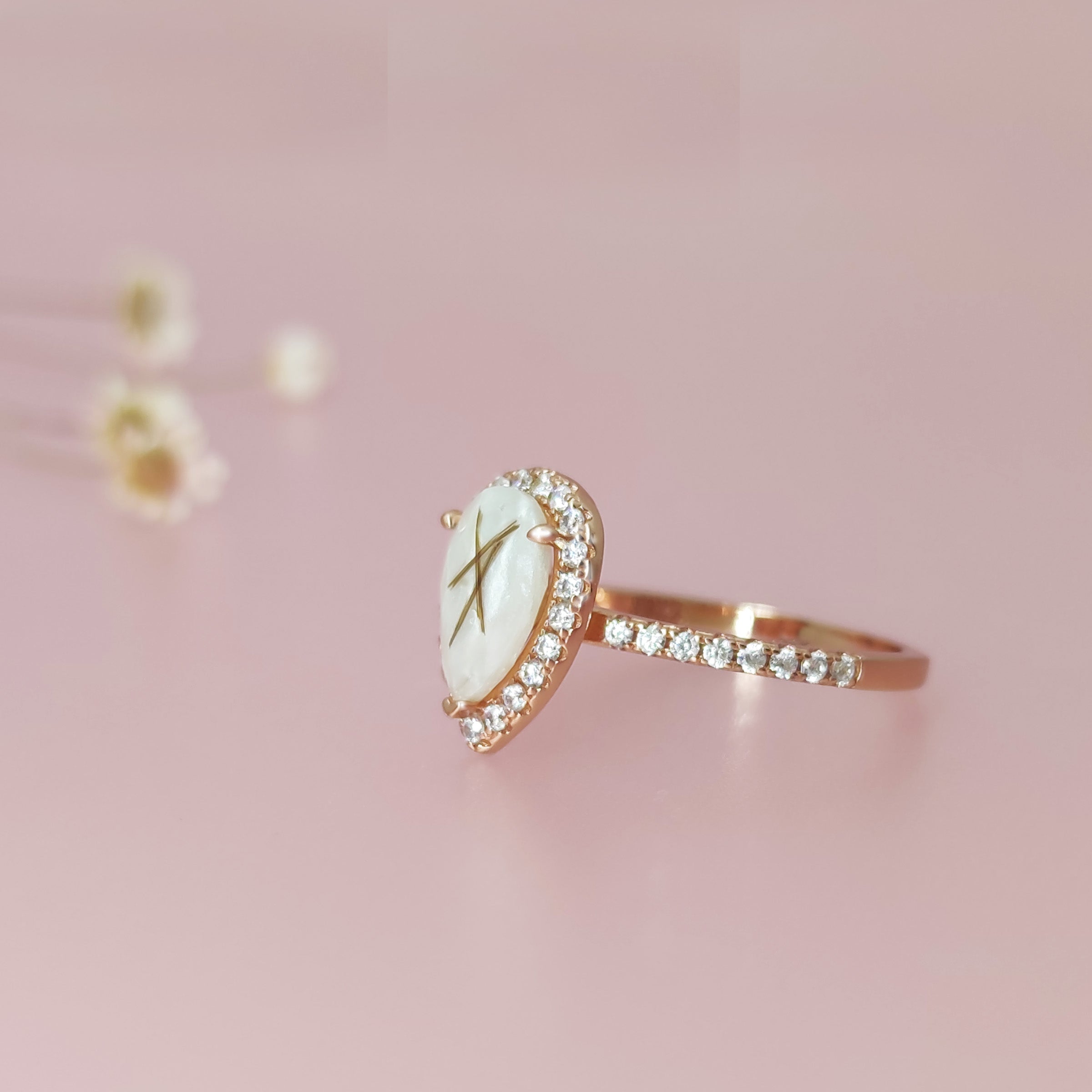 Solid Gold Teardrop Pet Hair & Fur Halo Ring - Elegant Jewelry for Pet Lovers, Perfect for Memorial Keepsakes & Special Occasions