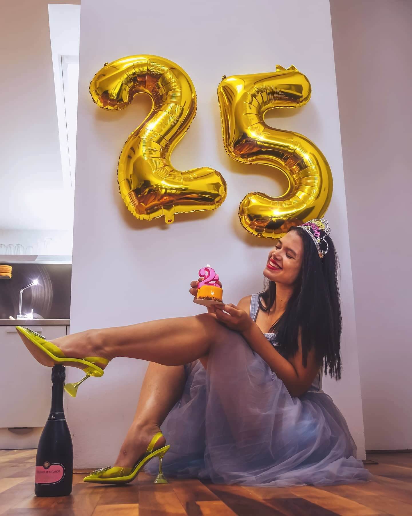 40 Inch Gold Number 25 Balloons - Giant Jumbo Foil Mylar Helium Balloons for Birthday Parties, Anniversaries & Special Events - Perfect for 25th Birthday Decorations, Graduation Celebrations & Milestone Occasions