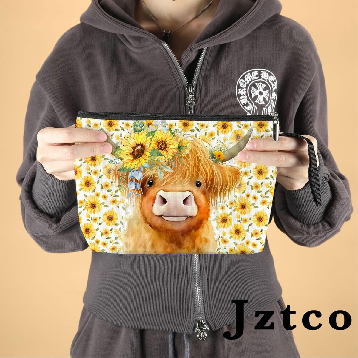 Western Cow Print Cosmetic Bag - Cute Highland Cow Makeup Pouch for Women | Cowgirl Country Themed Toiletry Bag | Perfect Gift for Mom, Daughter, Cow Lovers | Great for Graduation, Mother's Day & Birthday | Sunflower Design Travel Makeup Bag for Daily Use & Country Style Events
