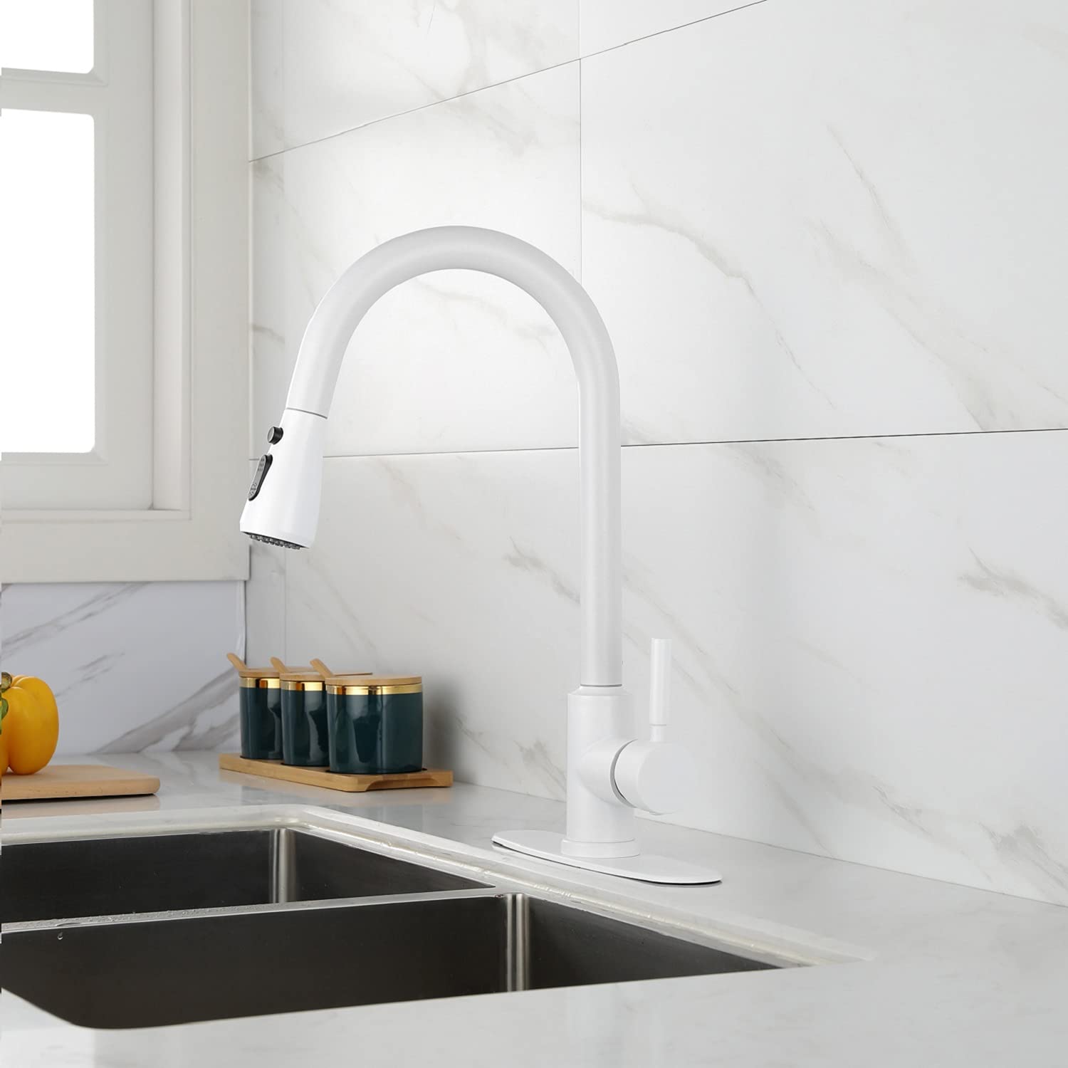 LYBJ Stainless Steel Pull-Out Spray Kitchen Faucet for Modern White Kitchen