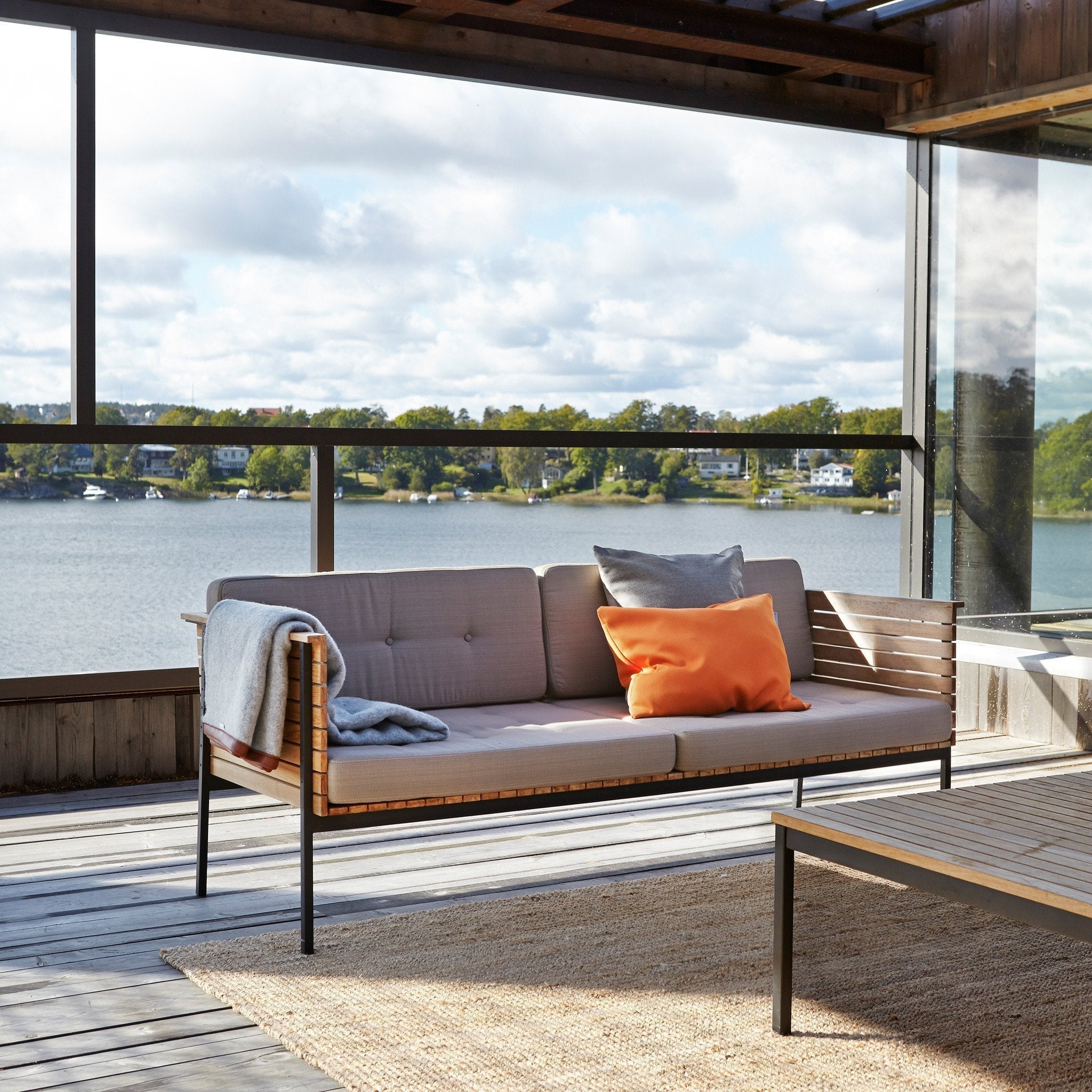 Haringe Lounge Sofa - Modern Comfortable Sectional Couch for Living Room, Bedroom, or Office - Perfect for Relaxing, Entertaining, and Family Gatherings