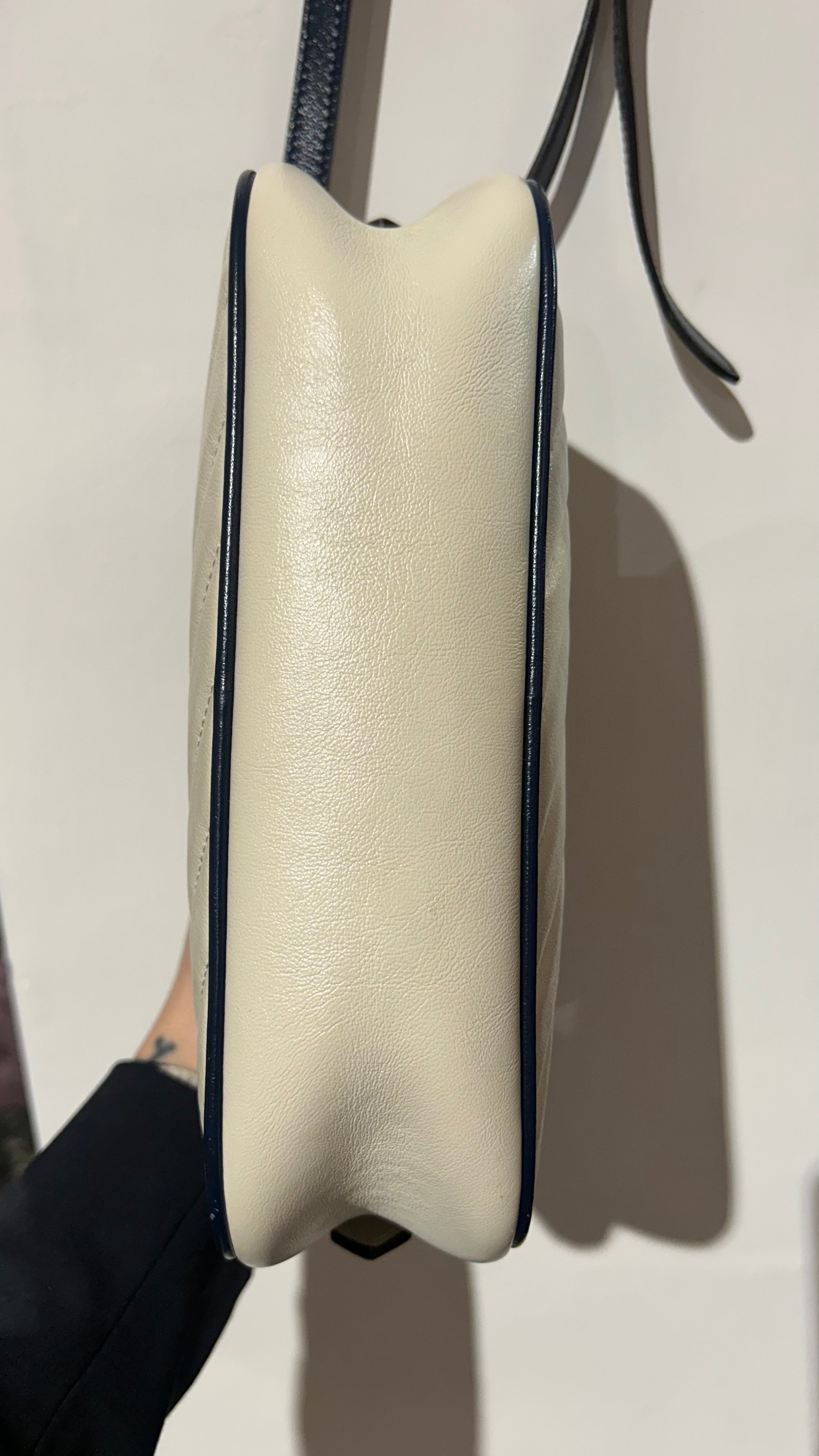 Gucci White Crossbody Bag for Women - Stylish Leather Shoulder Purse for Everyday Use, Travel & Shopping
