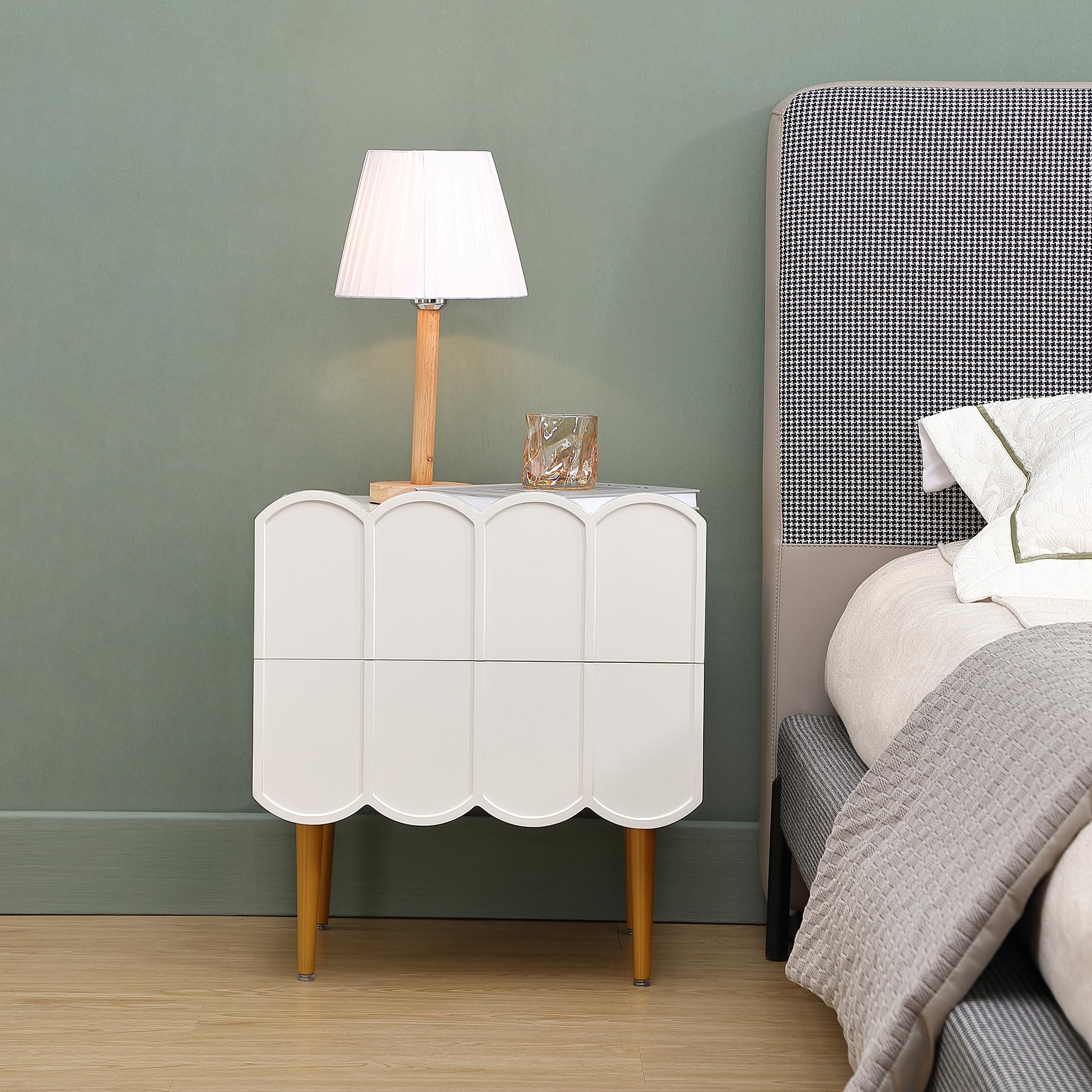 Modern Nightstand Set of 2 - White Bedside Tables with Drawers for Bedroom, Storage End Tables for Living Room - White/Gold Finish - Perfect for Small Spaces, Guest Rooms & Apartment Decor