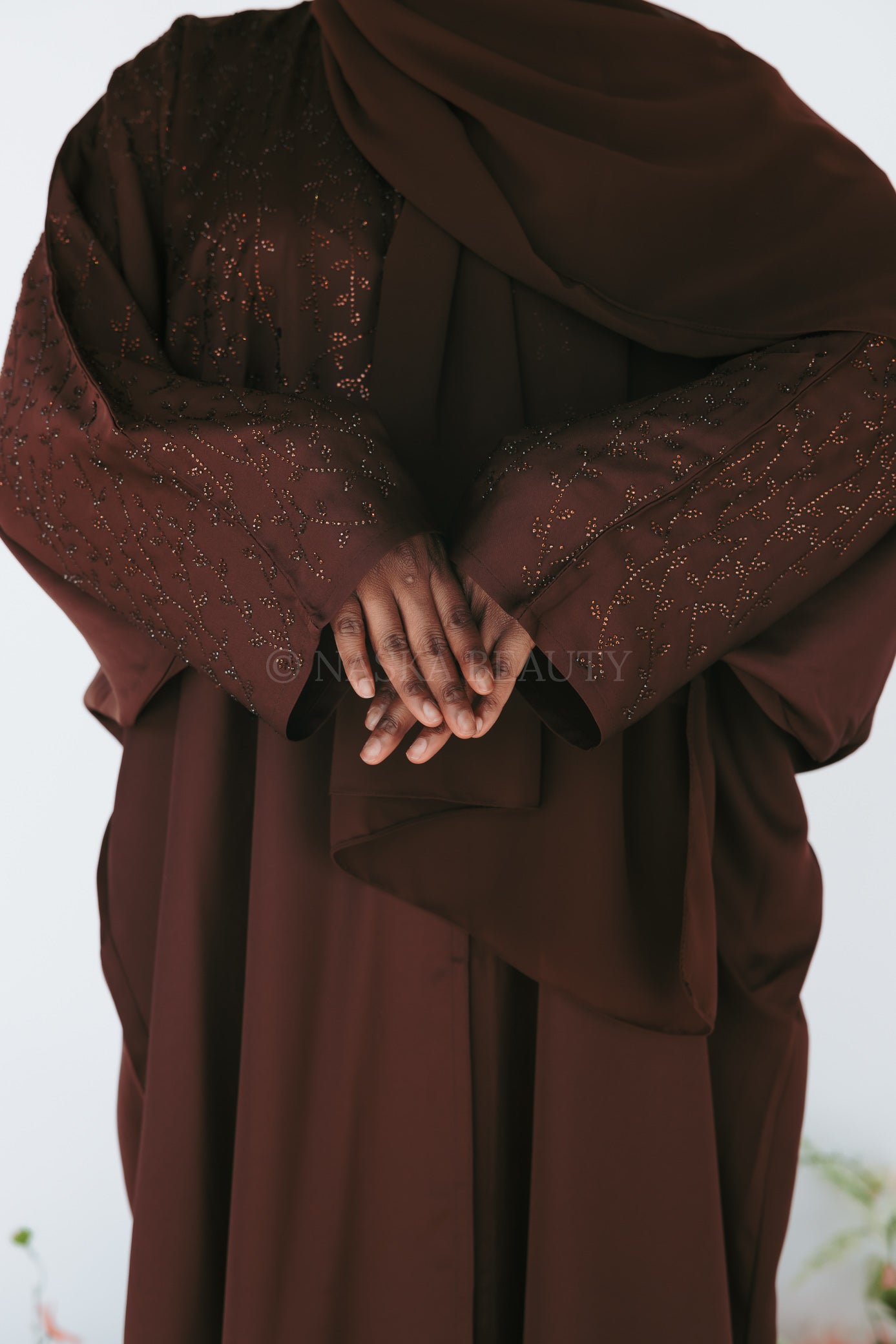 Elegant Leaf Detail Batwing Abaya - Modest Muslim Dress for Women - Perfect for Prayer, Eid, and Special Occasions