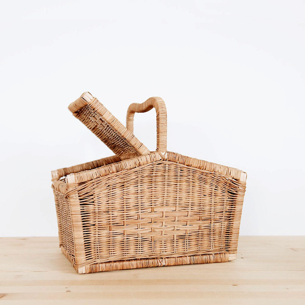 Premium Rattan Picnic Basket for 2 - Insulated Wine Cooler & Waterproof Liner - Perfect for Outdoor Dining, Beach Trips & Romantic Dates