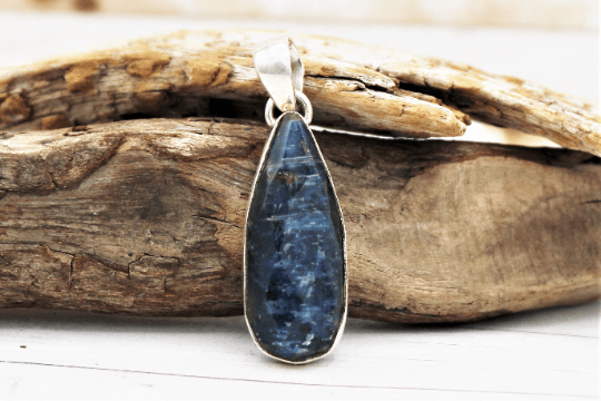 Blue Kyanite Pendant Necklace - Natural Healing Crystal Jewelry for Chakra Balancing & Stress Relief - Perfect for Meditation, Yoga & Spiritual Gifts