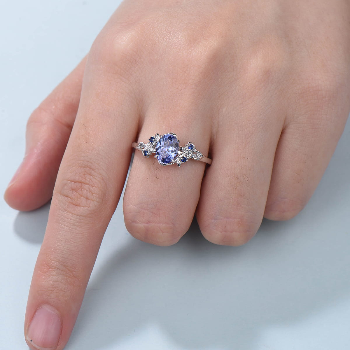 Vintage Blue Tanzanite Engagement Ring for Women - Unique Twig & Leaf Cluster Wedding Band, Nature Inspired Branch Ring - Perfect for Proposal, Anniversary Gift & Boho Bridal Jewelry