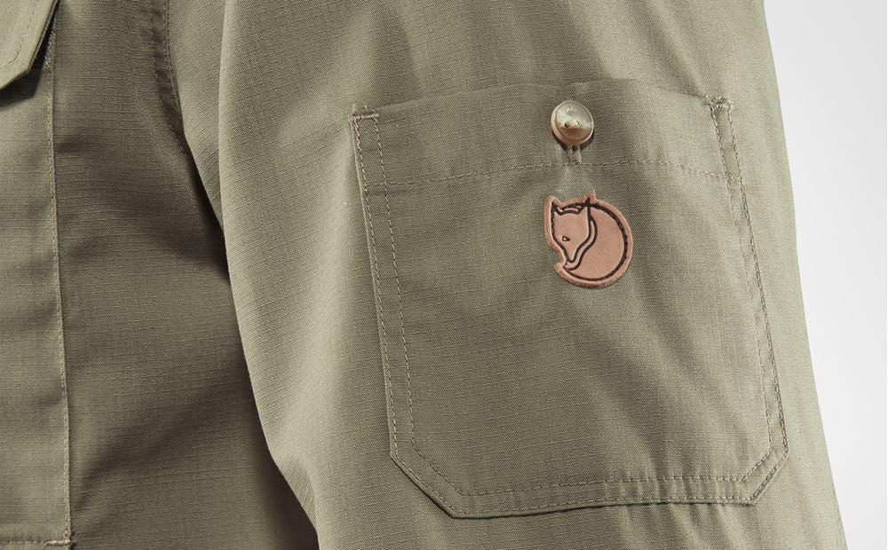 Fjallraven Ovik Shade Pocket Shirt for Men - Lightweight Travel & Outdoor Hiking Shirt with Sun Protection