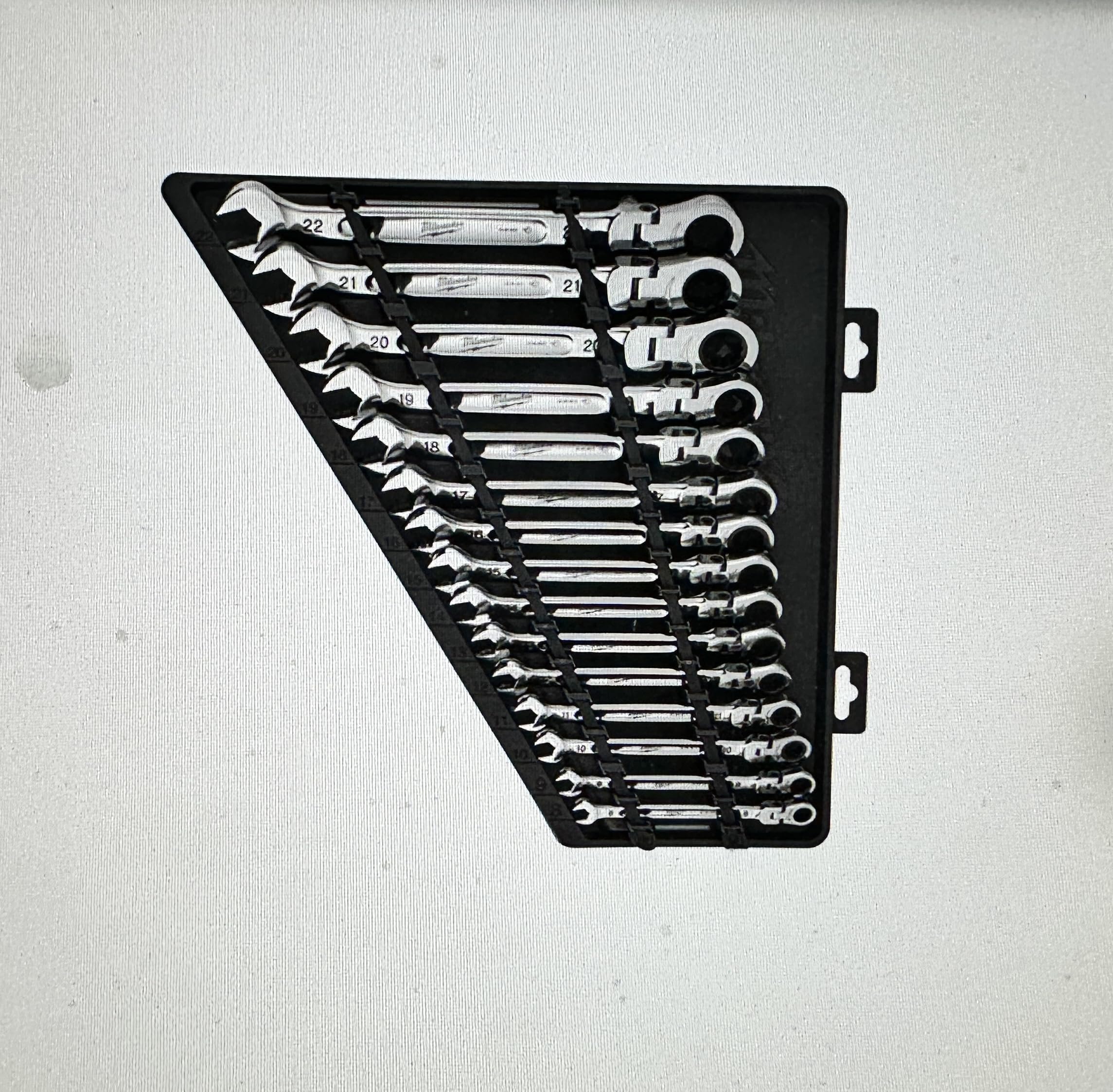 Milwaukee 15-Piece Metric Flex Head Wrench Set - Professional Ratcheting Wrench Kit for Automotive & Mechanical Repairs - Perfect for DIY Projects, Home Garage & Professional Mechanics