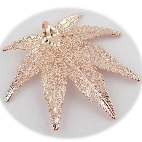 Elegant Rose Gold-Plated Japanese Maple Leaf Pendant Necklace with 20