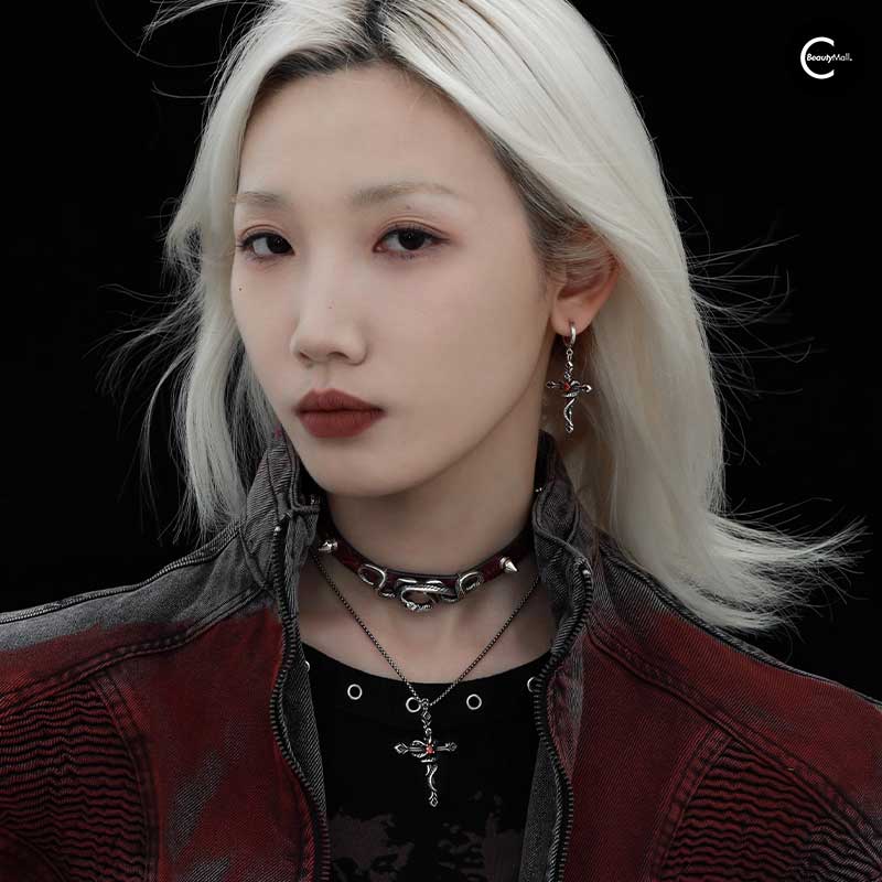 1STXULIE Serpent's Kiss Leather Choker - Gothic Punk Choker Necklace for Women, Adjustable Black Leather Choker with Snake Charm - Perfect for Halloween, Cosplay, and Alternative Fashion
