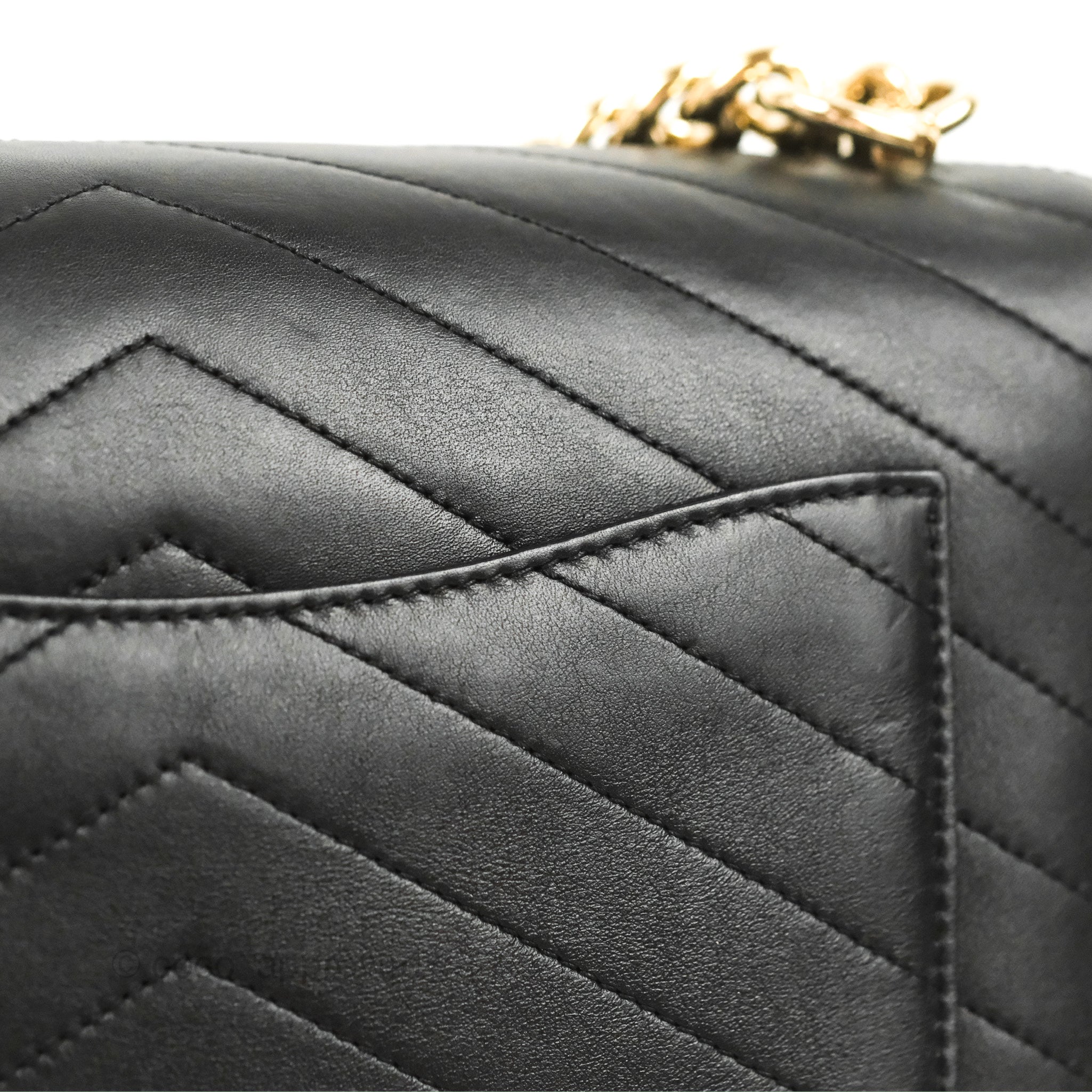 Chanel Chevron Stitched Coco Flap Bag in Black Calfskin with Gold Hardware - Luxury Crossbody Purse for Women, Perfect for Evening Events & Date Nights