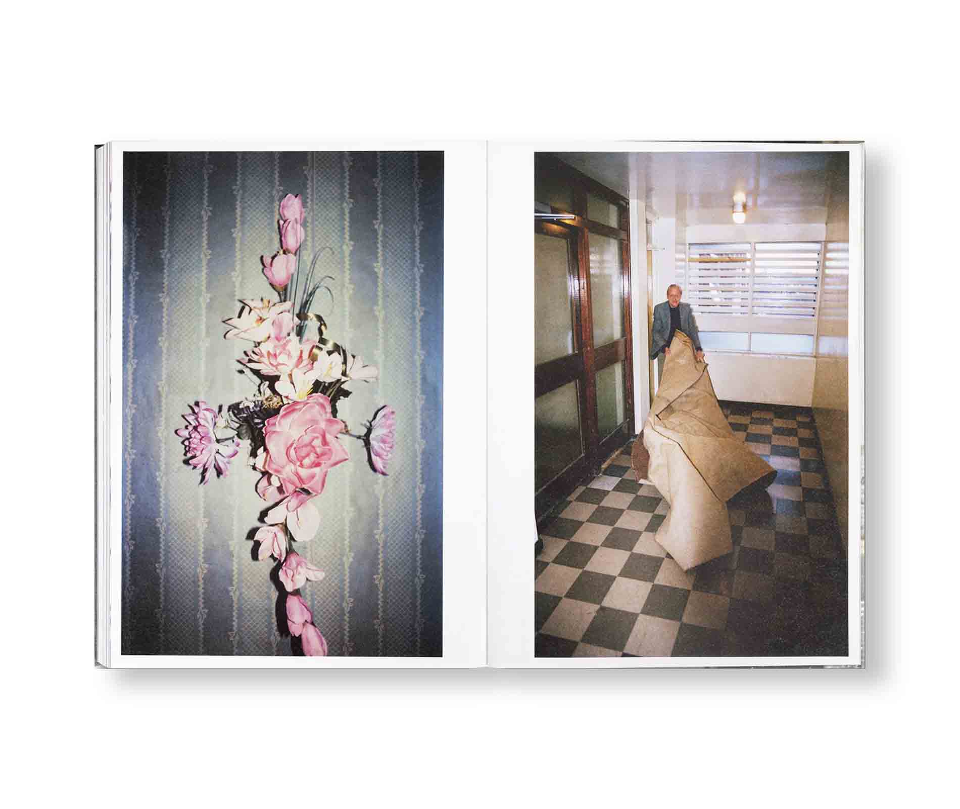 RAY’S A LAUGH by Richard Billingham - British Photography Book - Perfect for Art Lovers, Photography Enthusiasts & Book Collectors - Great Gift for Birthdays, Holidays & Home Decor