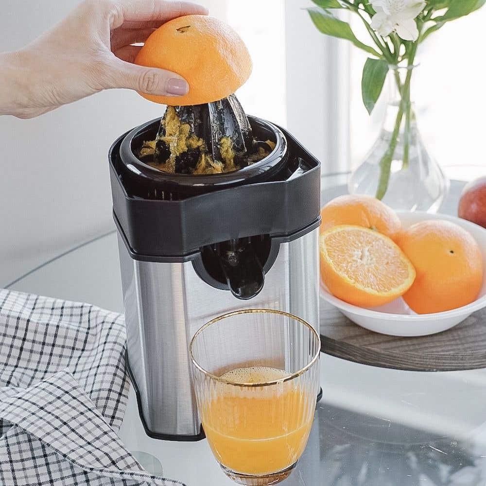 CUISINART CCJ 500C Stainless Steel Juicer - Powerful Cold Press Juicer for Fruits & Vegetables - Perfect for Healthy Juicing at Home or Commercial Use