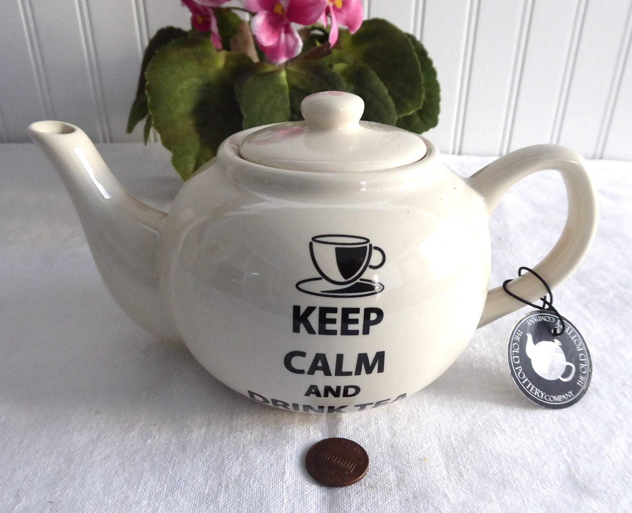 Vintage Teapot for Two - Keep Calm and Drink Tea by Old Pottery Company - Perfect for Afternoon Tea, Gifts & Cozy Moments