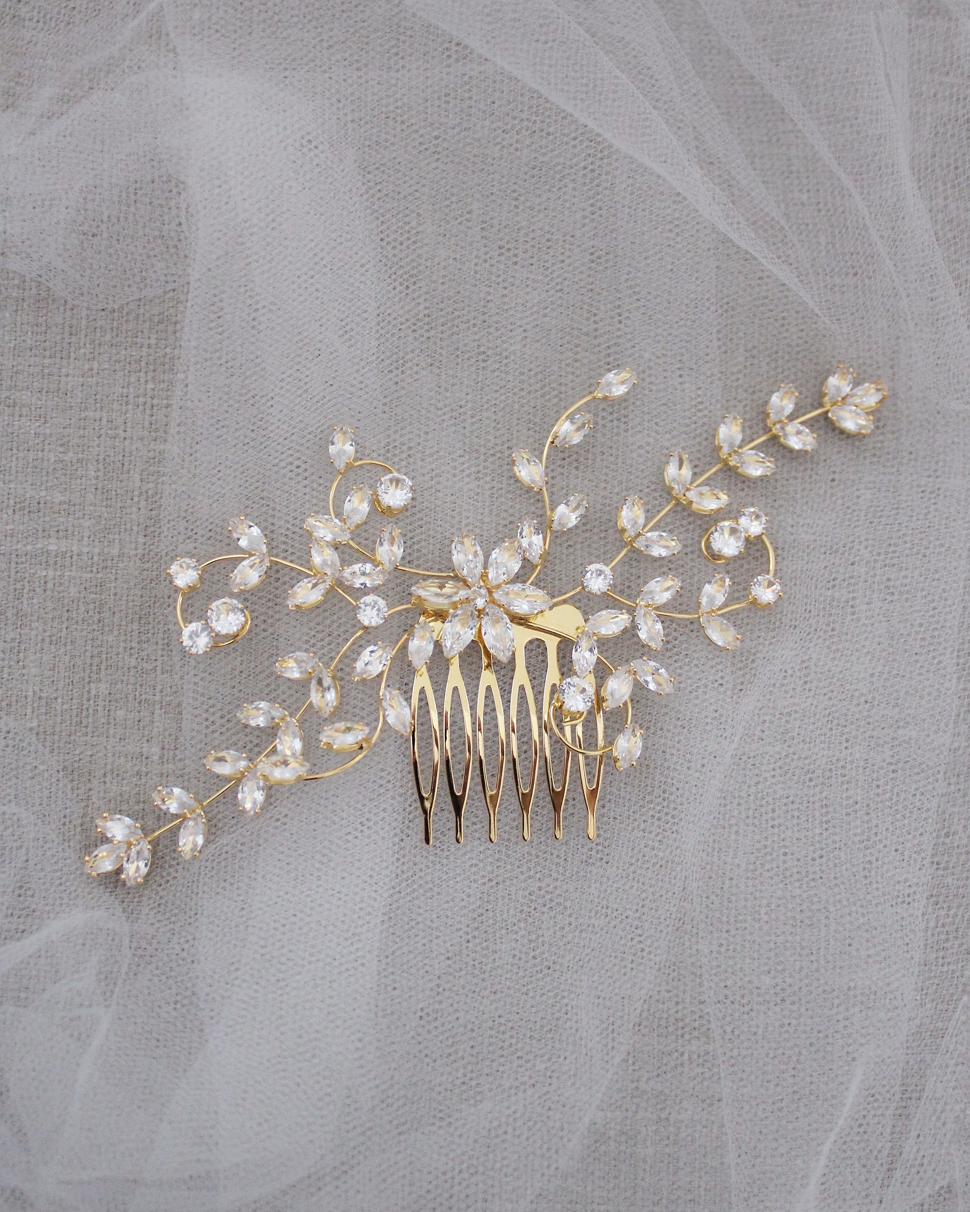 Sparkling Rhinestone Flower Hair Comb for Women - Elegant Bridal Wedding Hair Accessories - Perfect for Prom, Parties, and Special Occasions