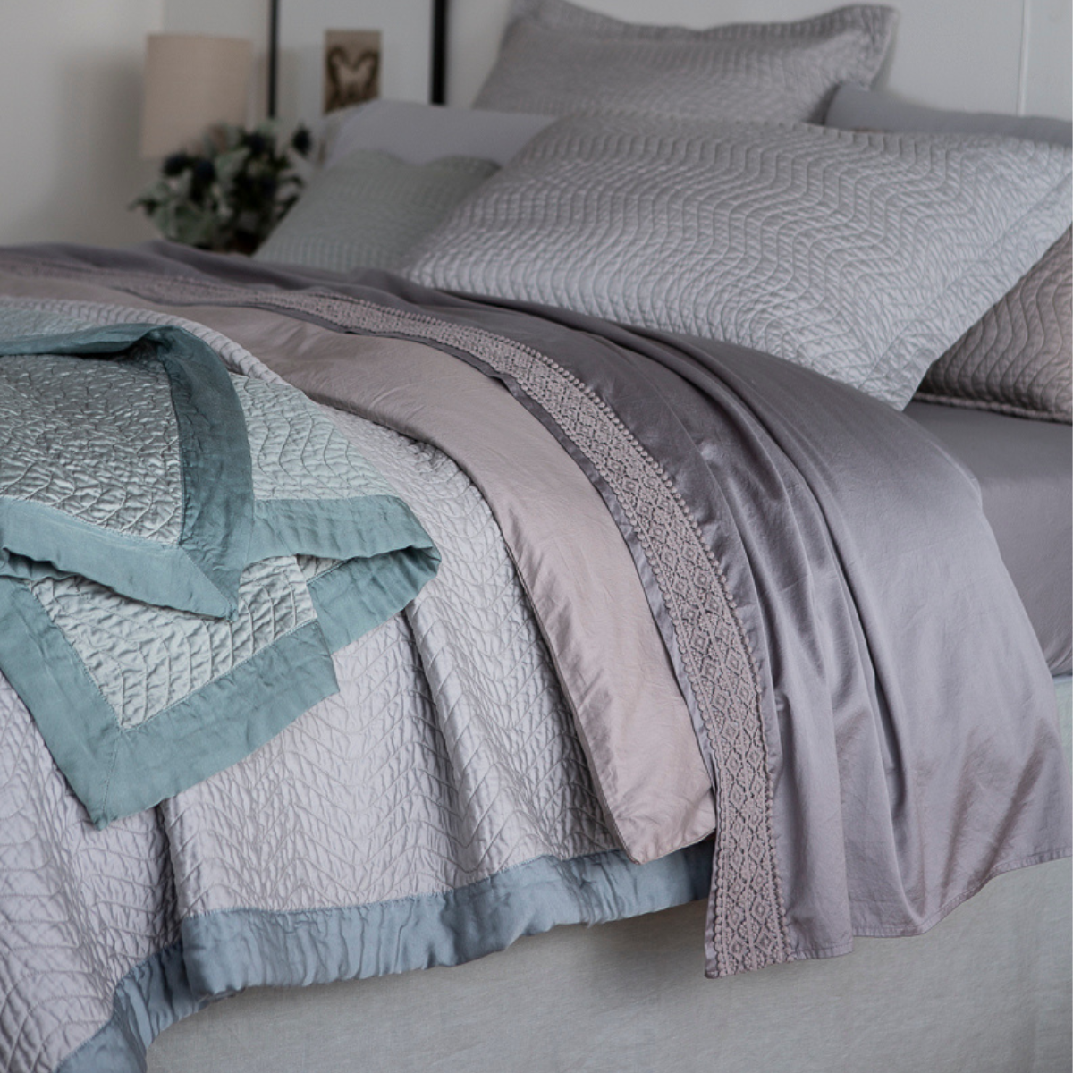 Cirillo Twin Coverlet - Soft & Breathable Bedspread for Kids & Teens - Perfect for Dorm Rooms, Guest Beds & Cozy Bedroom Decor
