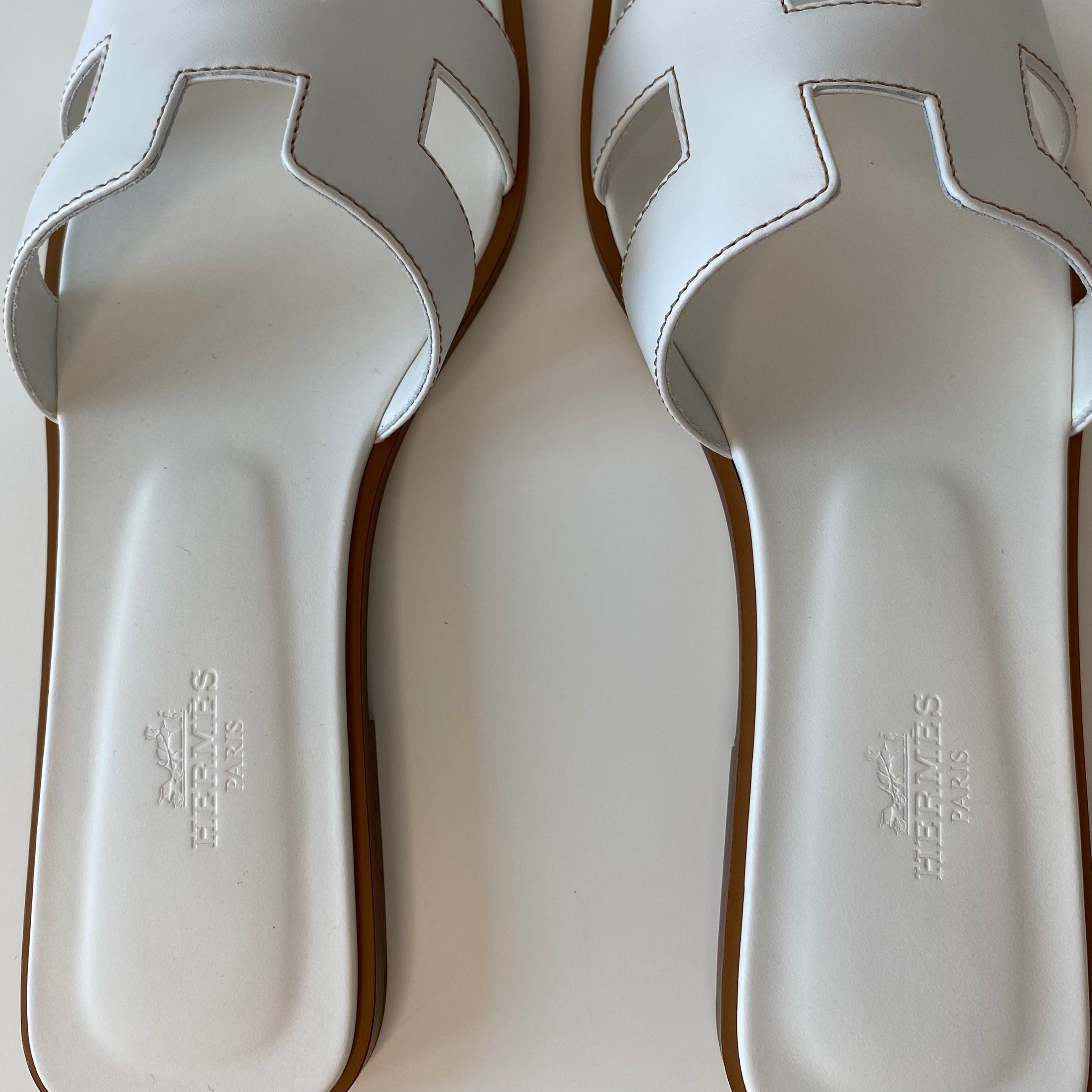 Hermès Oran Veau Box Leather Sandals in White - Luxury Women's Summer Sandals for Casual Outings & Beach Vacations
