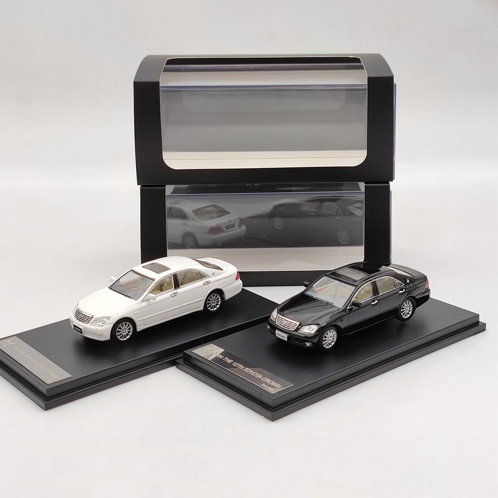 1:64 Toyota Crown 12th Diecast Model Car - Collectible Toy Vehicle in Black & White - Perfect for Display, Gifts, and Diecast Car Collections