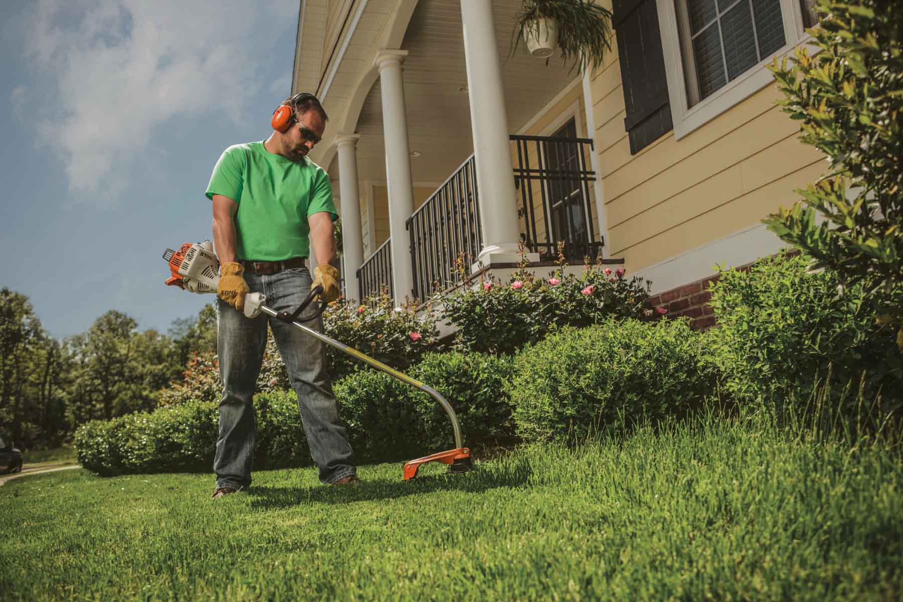 STIHL FS 38 Gas Powered Curved Shaft String Trimmer | Professional Weed Eater for Lawn & Yard Maintenance | Ideal for Homeowners & Landscapers