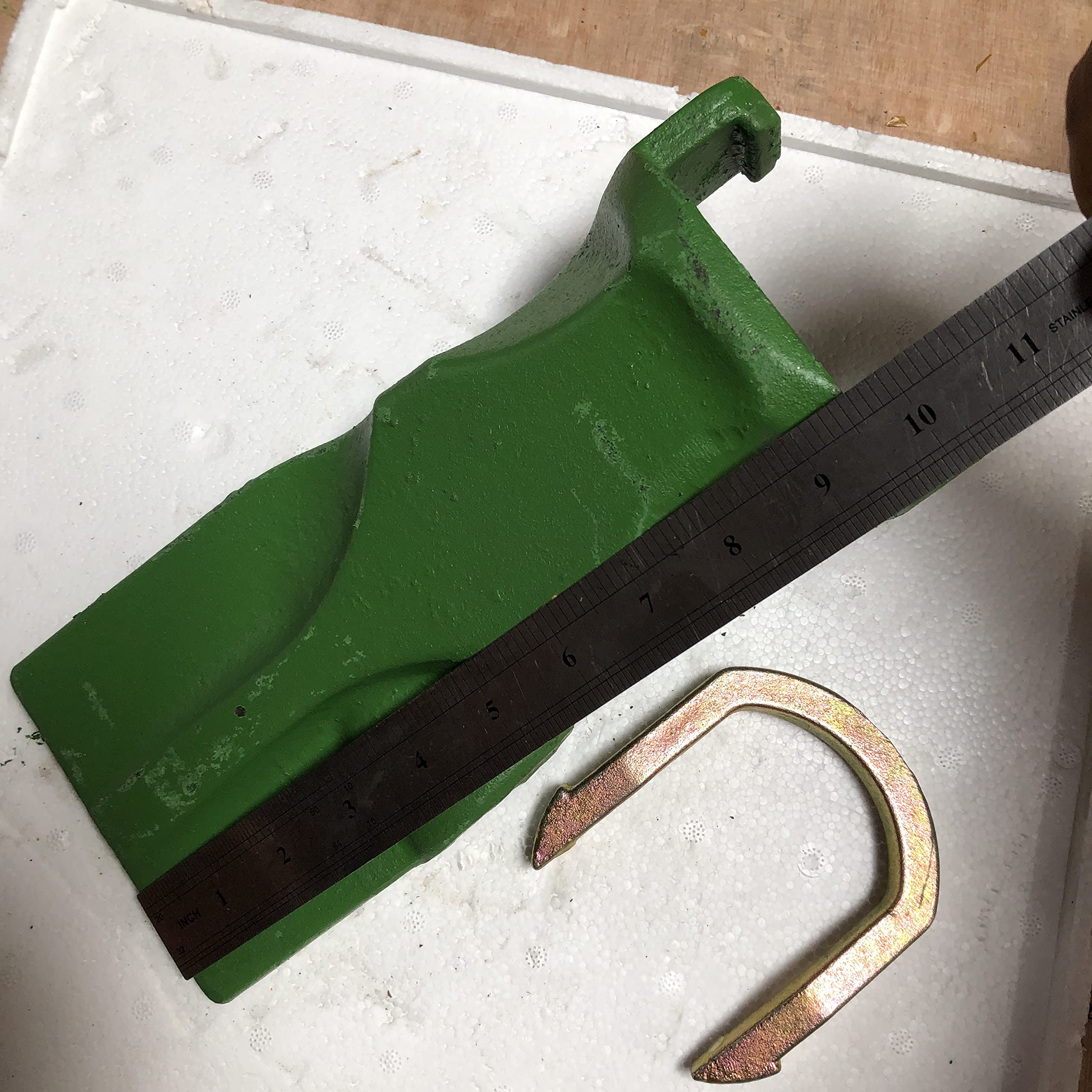 V37SYL 37SYL V37 Style Bucket Teeth & 37LK Horseshoe Locks - Heavy Duty Aftermarket Excavator Replacement Parts for Digging, Mining and Construction Equipment