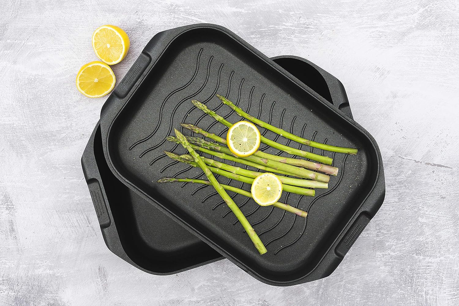 Trudeau Heroic 13 x 9 Inch Black Roaster Pan with Grill Lid - Perfect for Oven Baking, Grilling & Serving Dishes at Family Gatherings