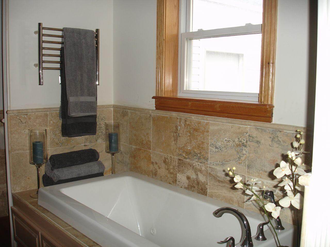 Amba Jeeves H Straight Hardwired Towel Warmer - 20.5
