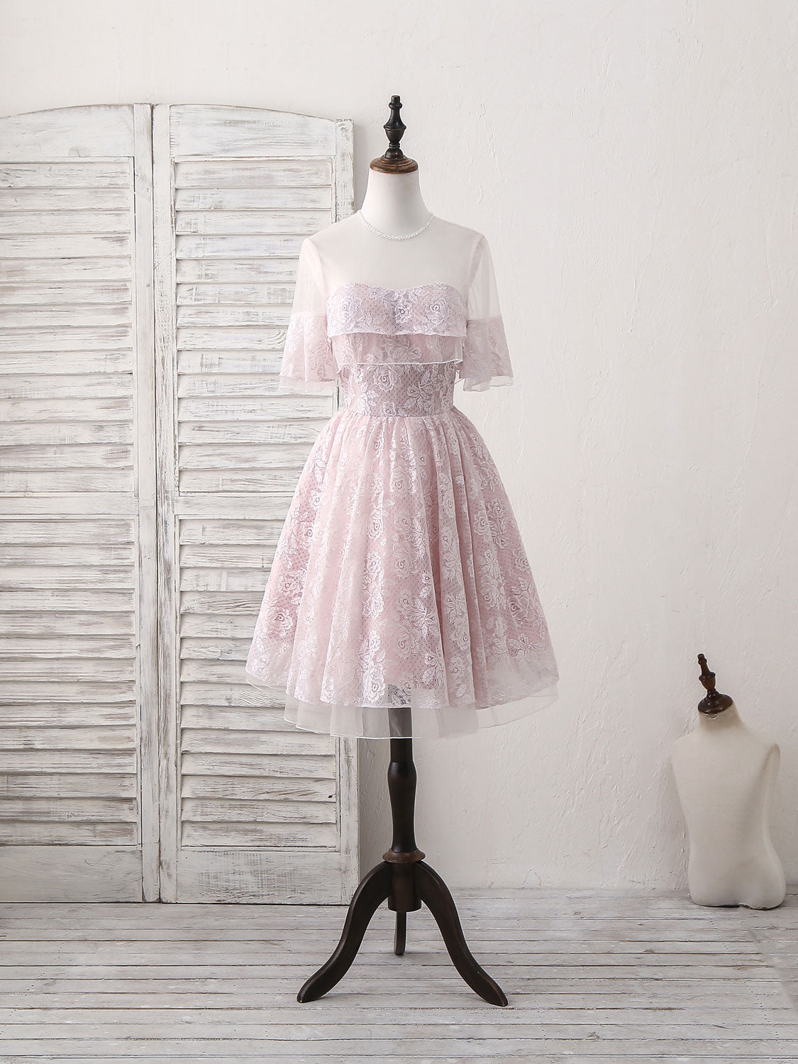 Elegant Pink Round Neck Lace Tulle Short Prom Dress for Women - Perfect for Homecoming, Prom Night, and Formal Parties
