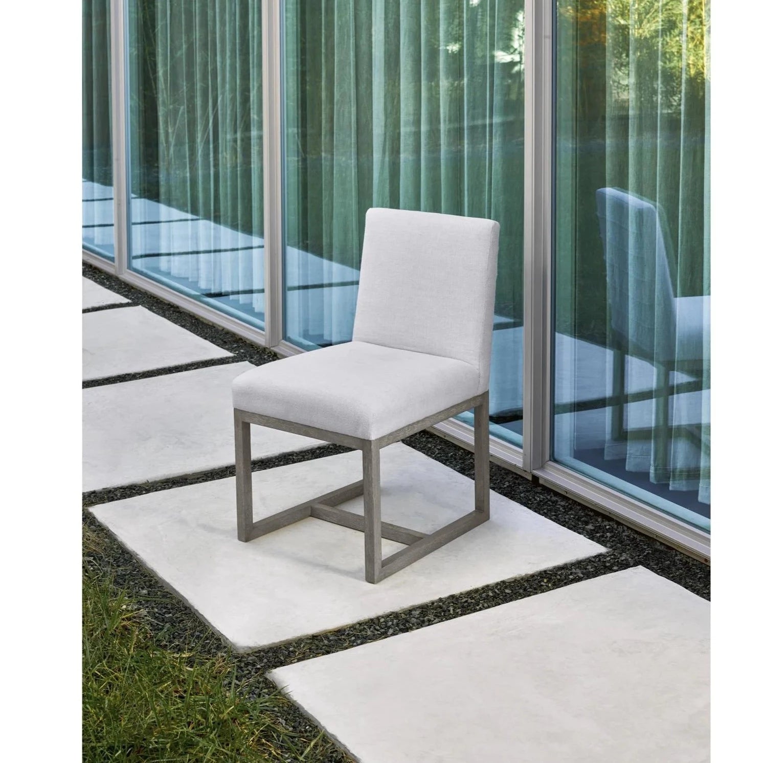 Stylish Belgian Dining Chair - Elegant & Comfortable Wooden Seat for Home, Restaurant & Office Use