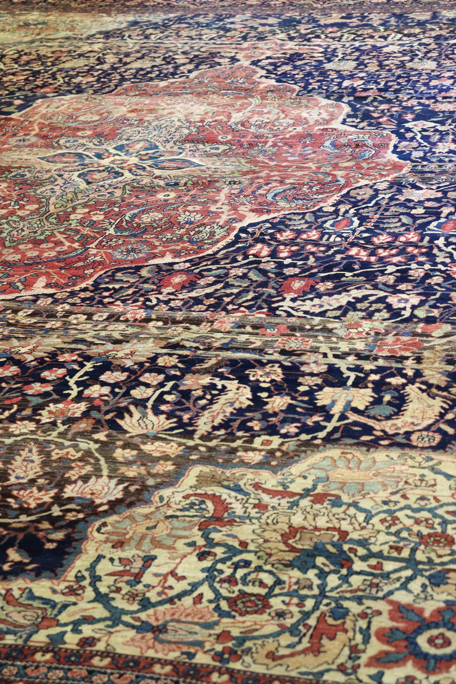 Antique Ferahan Sarouk Handwoven Traditional Persian Rug - JF8586 - Perfect for Living Room, Bedroom & Home Decor