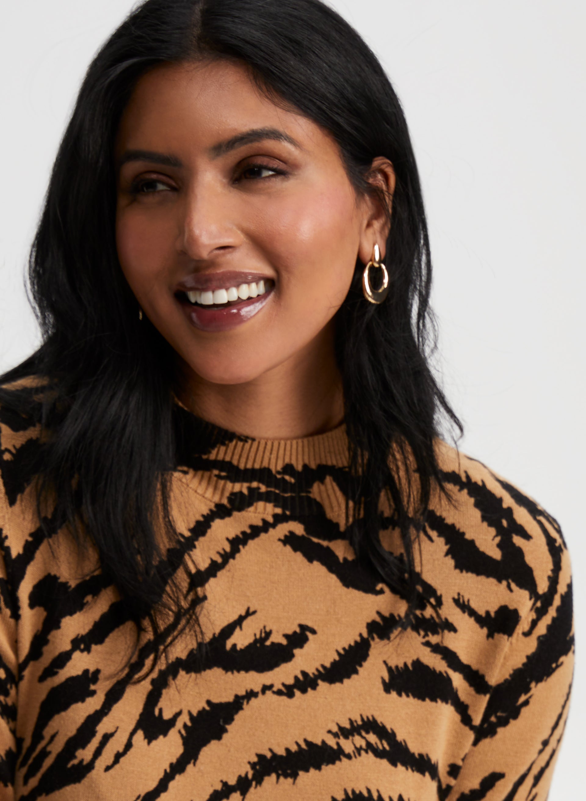Stylish Animal Print Tunic Top for Women - Fashionable Flowy Blouse for Casual Wear, Office & Date Night Outfits