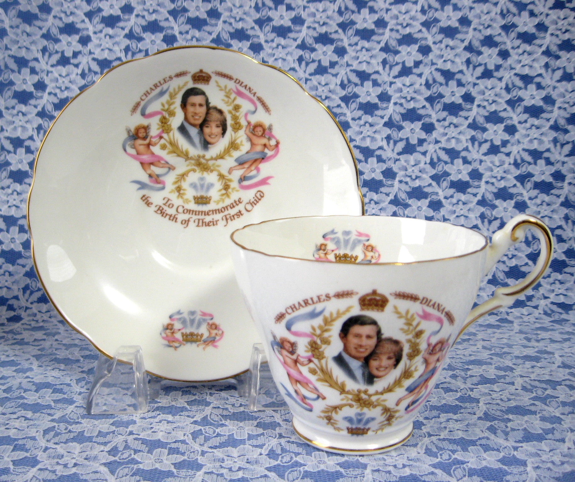 Royal Commemorative Teacup and Saucer Set - Prince William Birth 1982, Bone China, Elegant Gift for Tea Lovers, Collectors & Royal Memorabilia Enthusiasts - Perfect for Afternoon Tea, Special Occasions & Royal-Themed Events