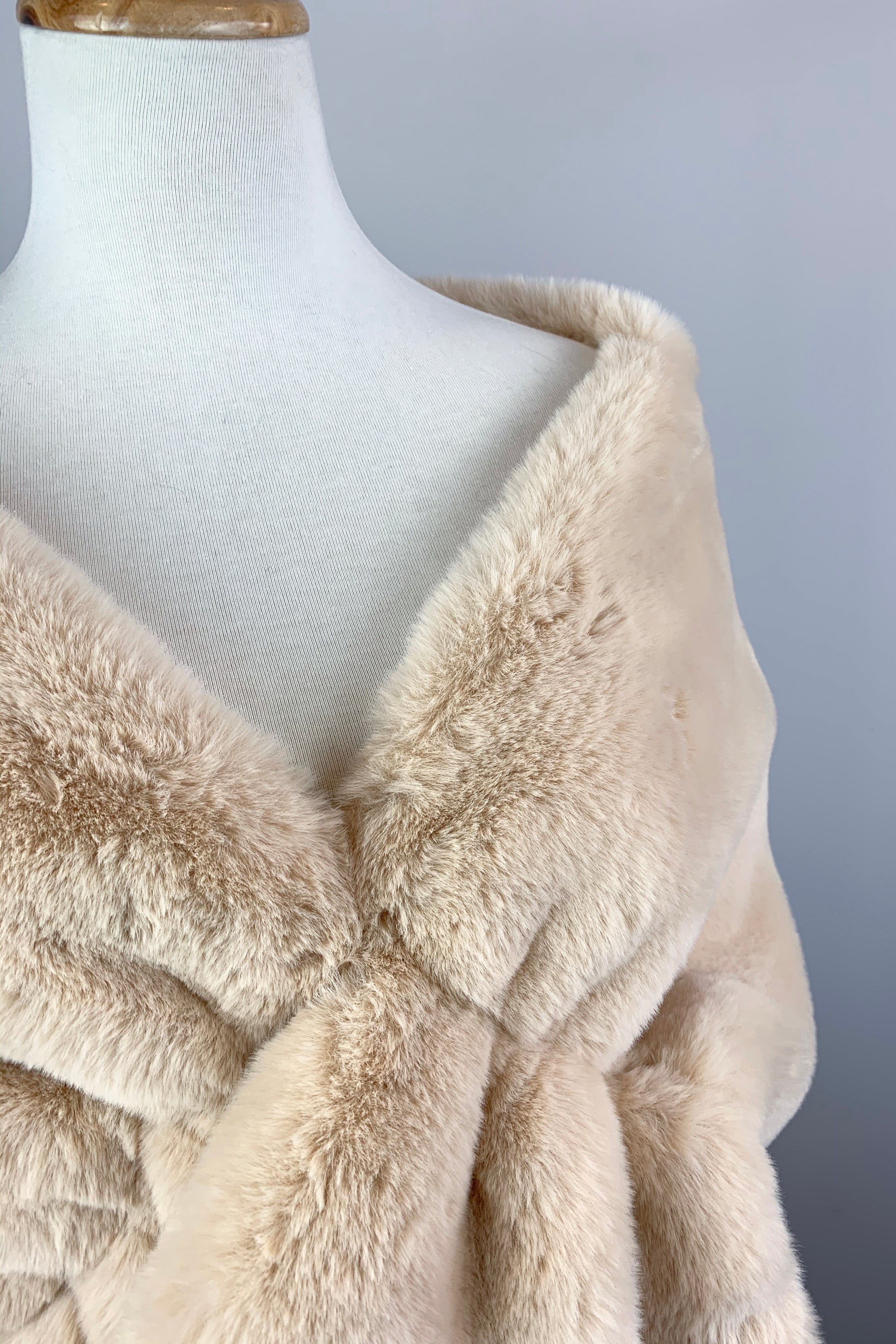 Elegant Champagne Faux Fur Bridal Cape - Audrey Cha05 Style for Winter Weddings & Photoshoots