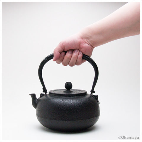 Authentic Japanese Nanbu Tetsubin Iron Teapot - Koizumi Nizaemon 11th Generation Yuzu Shape with Gift Box | Perfect for Traditional Tea Ceremony & Home Decoration