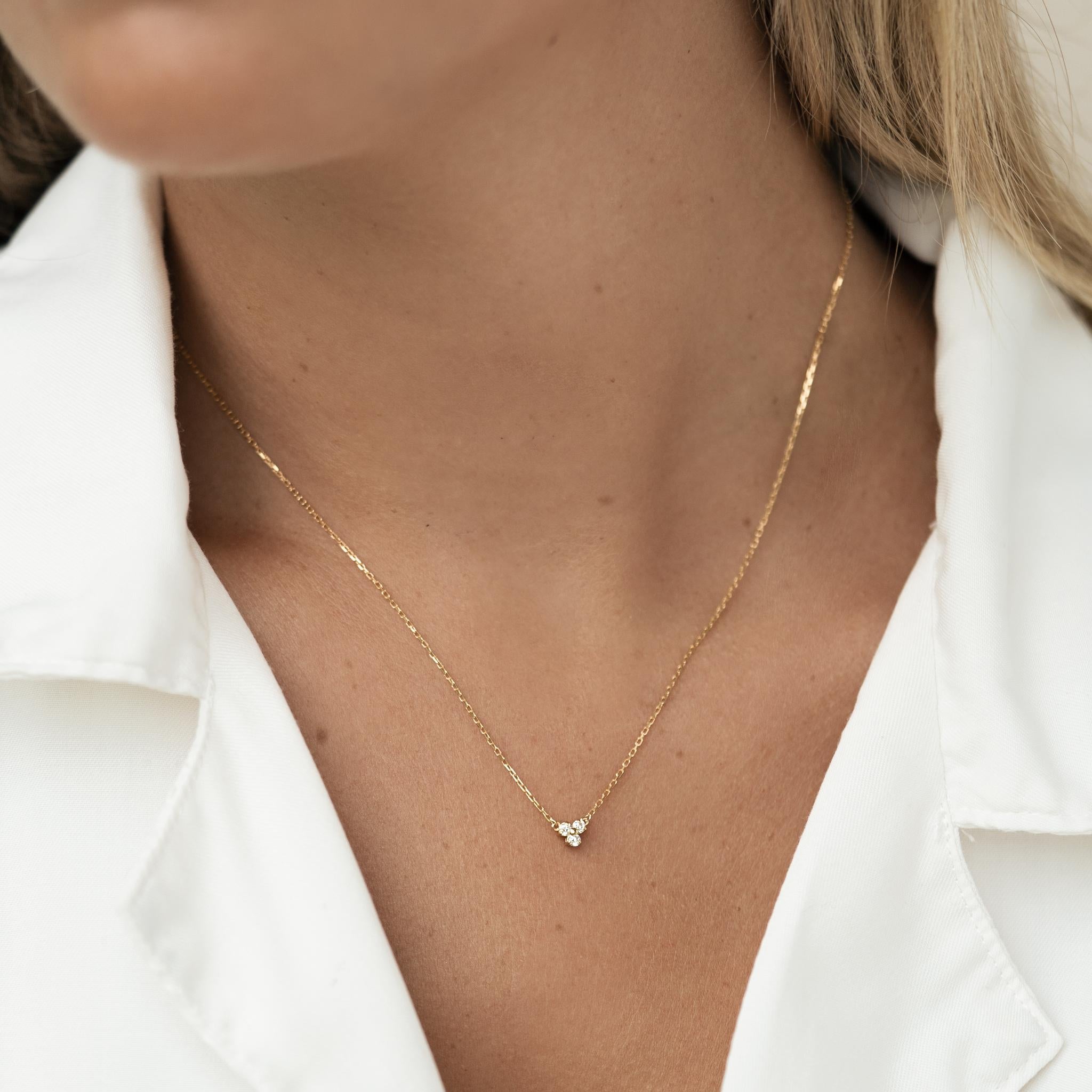 Trillium Necklace for Women - Elegant Floral Pendant Jewelry Gift for Her - Perfect for Weddings, Anniversaries & Special Occasions