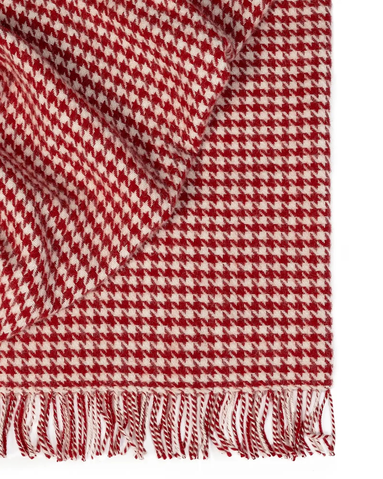 Huxter Throw Rouge - Soft & Stylish Blanket for Cozy Home Decor, Perfect for Sofa, Bed, and Travel - Luxurious Comfort for Relaxation & Gift Giving