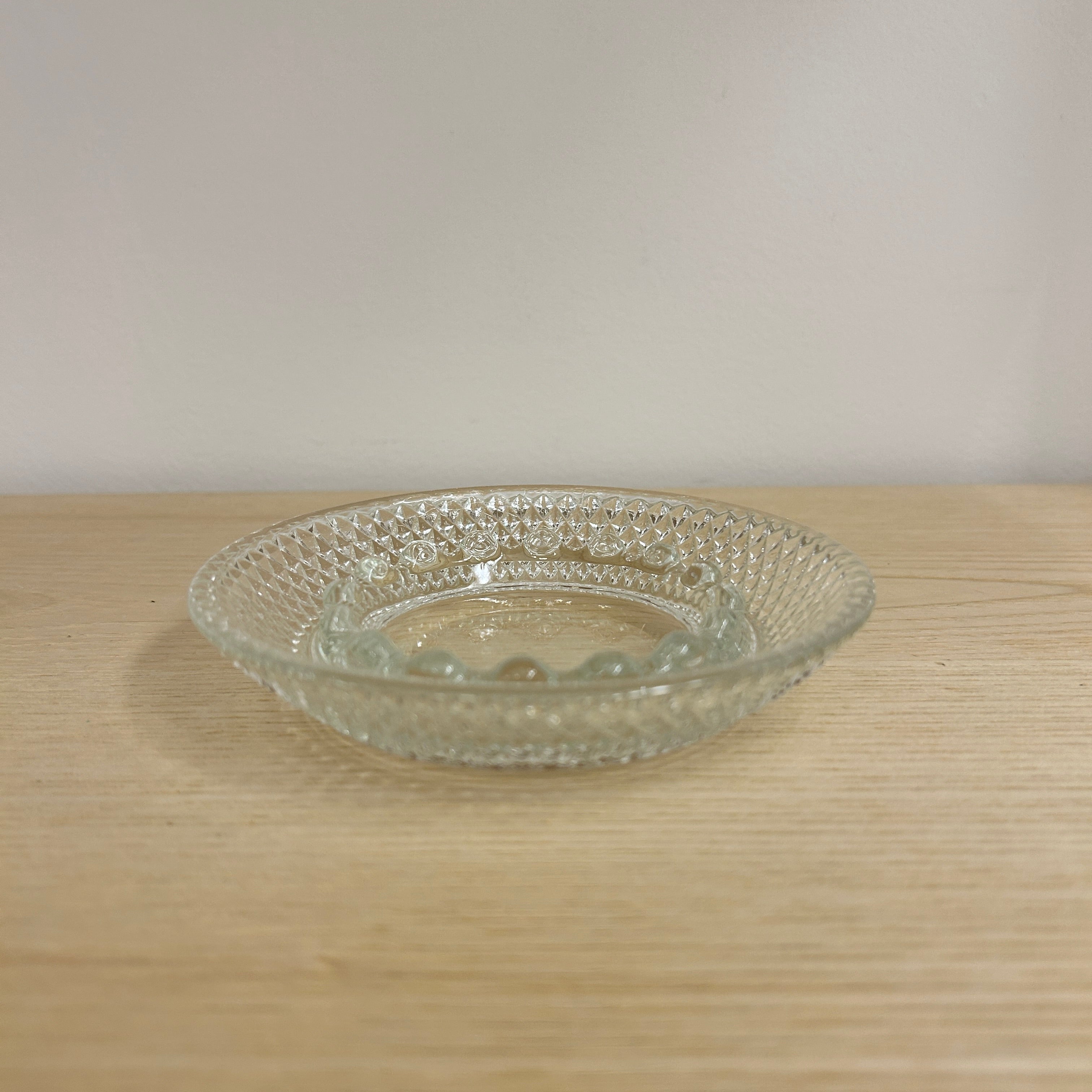 Elegant Small Crystal Ashtray - Premium Glass Cigarette Tray for Home, Office & Outdoor Use - Perfect for Smoking Accessories & Decorative Tabletop Display
