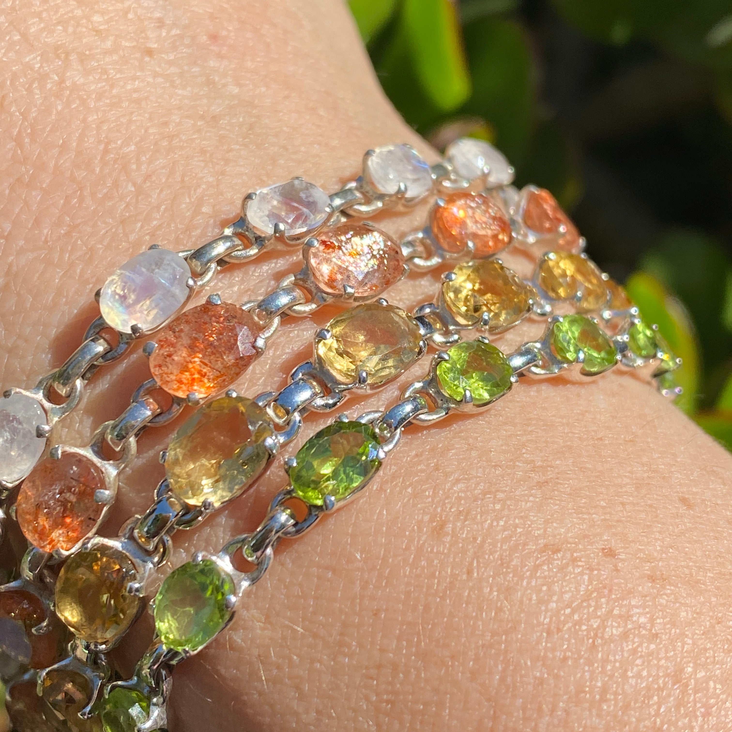 925 Sterling Silver Peridot Faceted Oval Gemstone Bracelet with Crown Setting - Elegant Jewelry for Women, Gift for Her, Perfect for Parties & Special Occasions