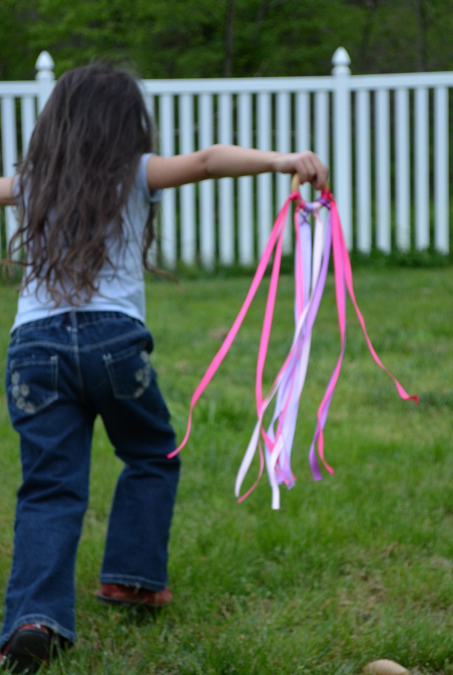 Colorful Hand Kite Ribbon Runner - Outdoor Play Toy for Kids & Adults - Perfect for Parks, Beaches & Festivals