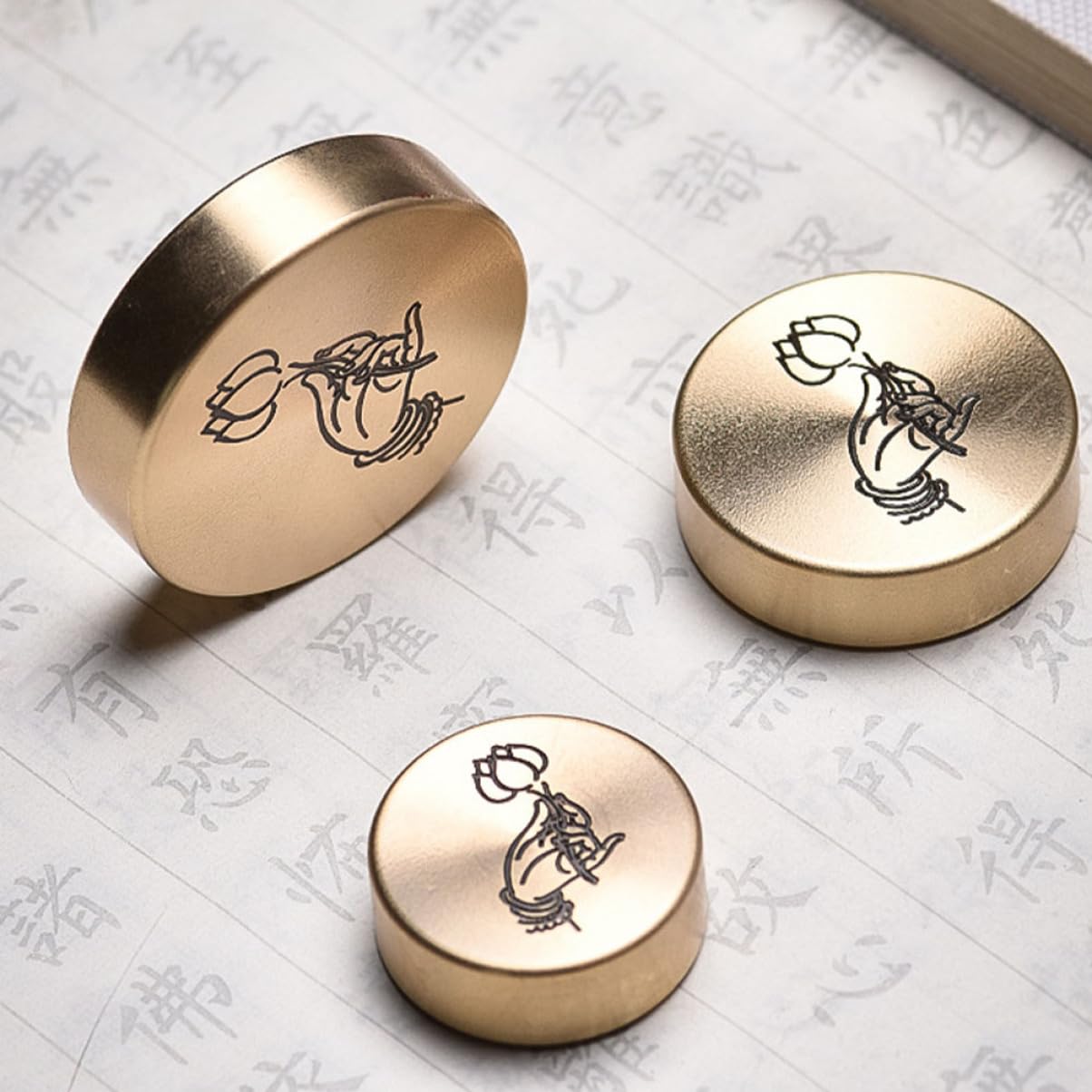 Solid Copper Paperweight - Heavy Duty Round Office Desk Accessory for Documents, Personalized Engraved Gift for Home & Office Decor, Japanese Style Home Gadgets - Perfect for Books, Files, and Stationery Organization
