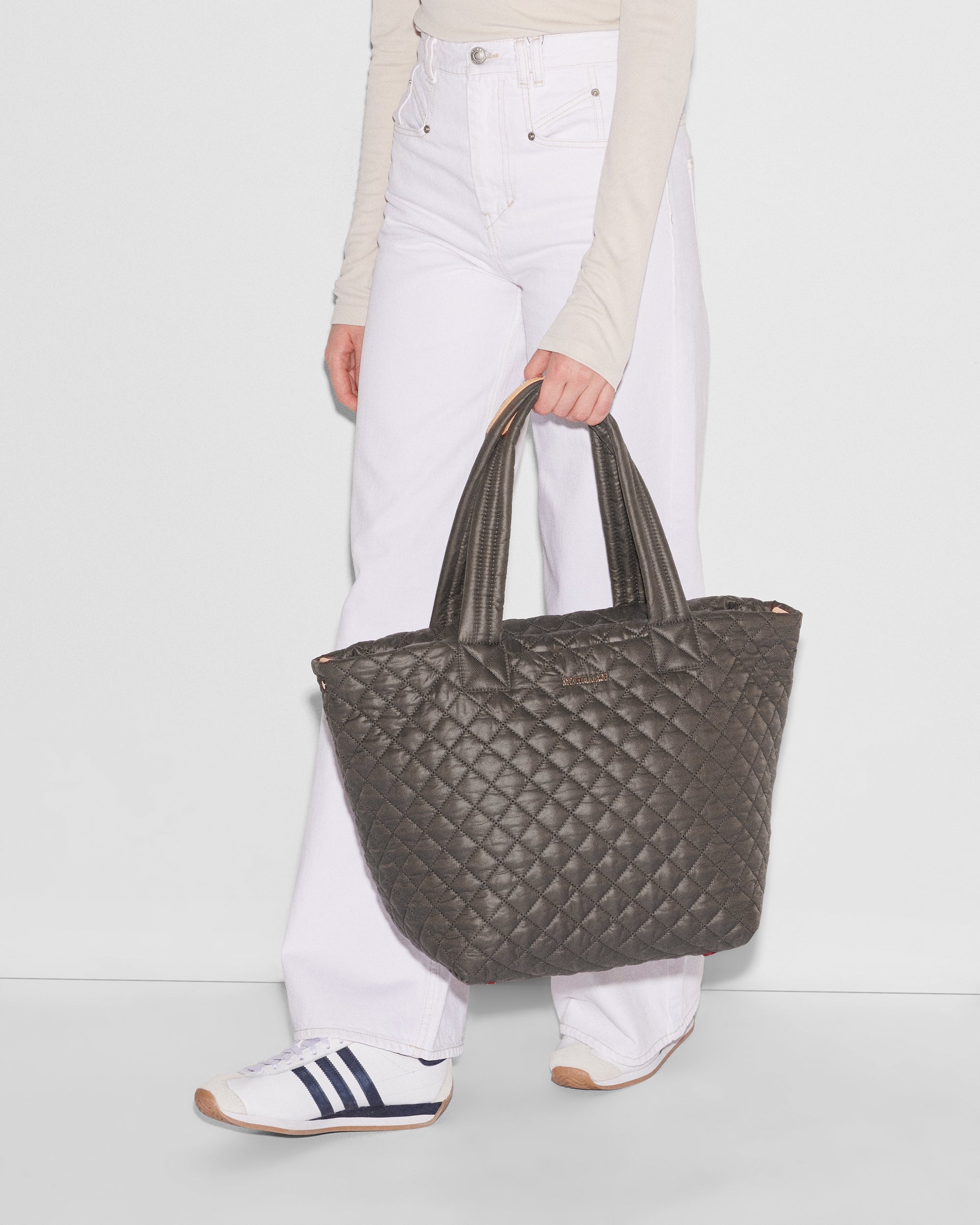 Premium Magnetic Metro Tote Bag - Stylish & Durable Medium Size Tote for Work, Gym & Shopping | Water-Resistant Women's Shoulder Bag with Strong Magnets for Easy Access