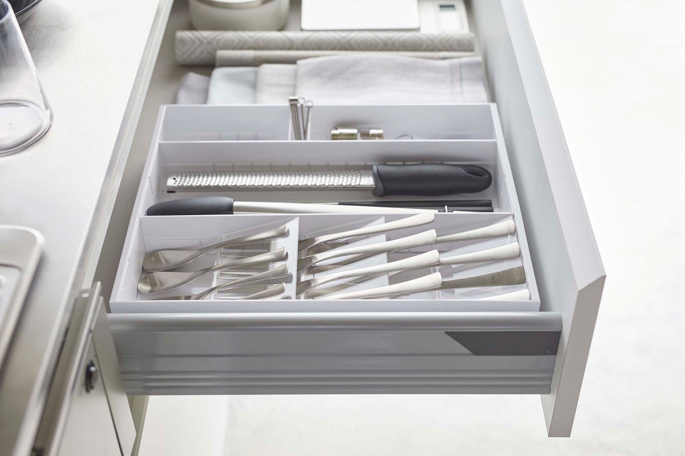 Expandable Cutlery Organizer for Kitchen Drawer - Large Utensil Tray with Adjustable Dividers | Perfect for Silverware, Spoons, Forks & Knives Storage | Fits Standard Drawers (15-20 Inches)