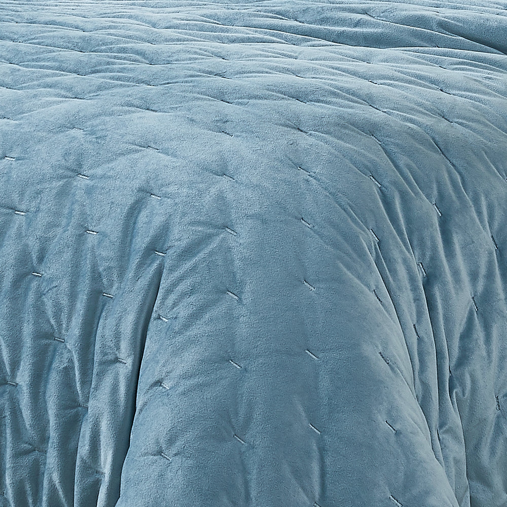 Haven Velvet Embroidered Quilt Set - Ultra Soft 3-Piece Bedding Set for Queen/King Size Beds | Luxury Bedroom Decor & Cozy Winter Nights