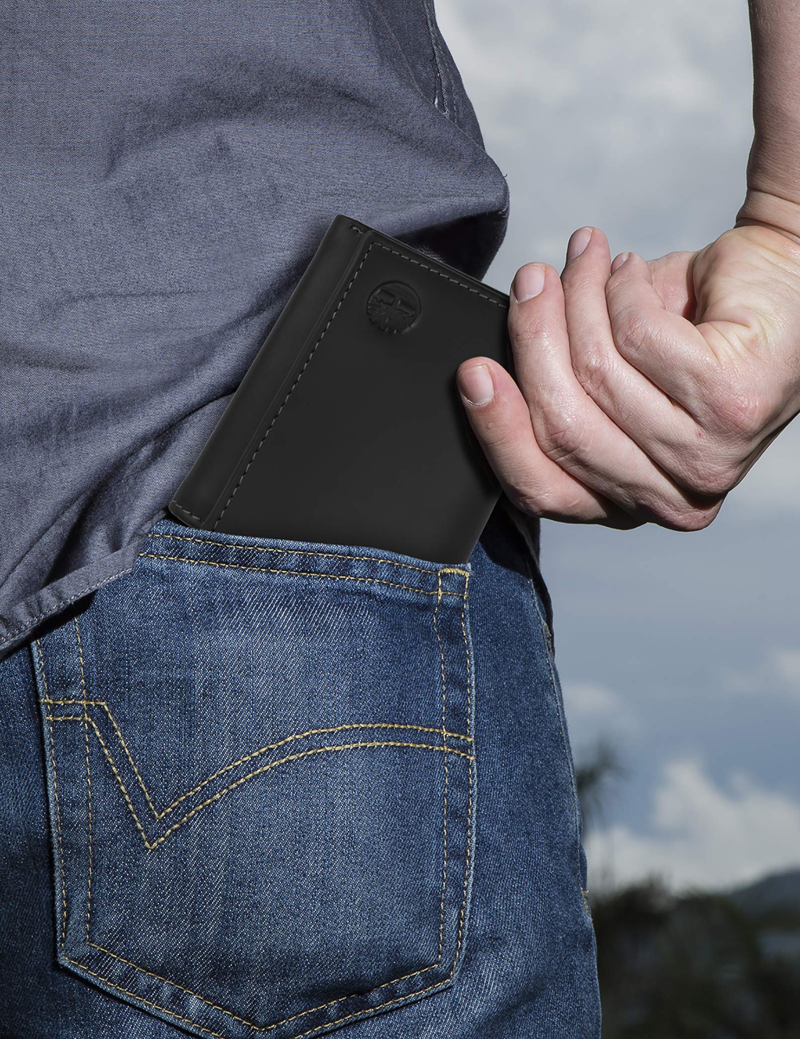 Timberland Men's Leather Trifold Wallet with ID Window - Black (Hunter) - RFID Blocking - Perfect for Everyday Use, Travel & Business