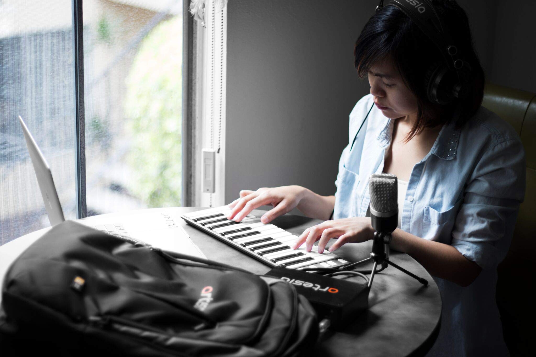 **Artesia ARB-6 Portable Recording Studio Bundle – 25-Key Xkey MIDI Keyboard, 24-Bit USB Audio Interface, Studio Headphones, Condenser Mic & Backpack – Perfect for Home Studios, Music Production & On-the-Go Recording**