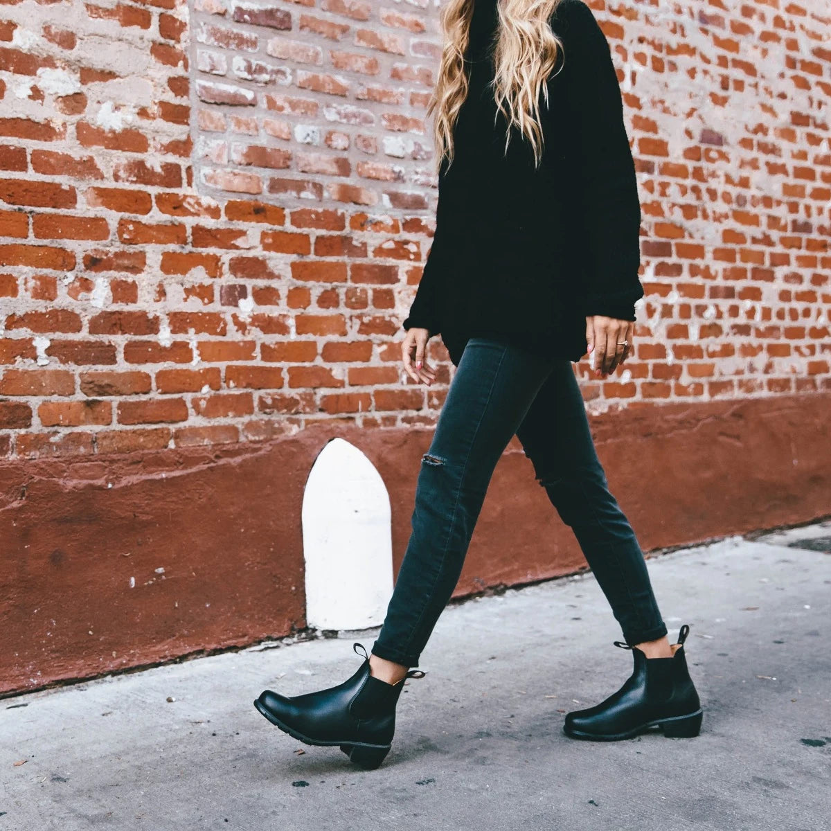 Blundstone Pull On Chelsea Boots - UK Size 16, Style 1671 in Black - Perfect for Work, Outdoor & Casual Wear